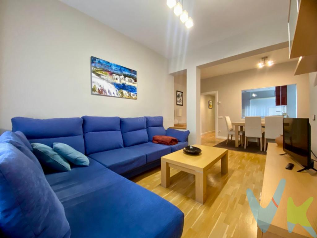 ¡Qué buena oportunidad tienes entre manos! Al ver las fotos, se nota que el piso no es solo una vivienda, sino un hogar reformado con muchísima inteligencia espacial.El detalle del acristalamiento entre la cocina y el salón es un puntazo que aporta una modernidad y una luz increíbles.El capricho que buscabas, listo para entrar a vivir¿Buscas una vivienda donde el diseño, la luz y la ubicación se den la mano? Este piso en pleno corazón de Logroño es mucho más que un inmueble; es una oportunidad de mercado irrepetible por su exquisito estado de conservación y su precio imbatible.Espacios diseñados para disfrutarOlvídate de las distribuciones antiguas. Esta vivienda ha sido transformada con un gusto exquisito para maximizar cada metro cuadrado: Sin sorpresas, solo ventajasLo mejor de este piso es que no requiere inversión adicional. El acondicionamiento es impecable; se entrega tal y como lo ves (a excepción de elementos decorativos personales).Es, literalmente, traer las maletas y empezar a vivir.Ubicación PrivilegiadaVivir en una calle céntrica de Logroño significa tenerlo todo a un paso: comercio, gastronomía, servicios y esa vida de ciudad que tanto nos gusta, pero con la tranquilidad de un hogar que es un verdadero refugio.¡No dejes que se te escape! Inmuebles con este nivel de reforma y a este precio vuelan en cuestión de días.Baño Impecable: Un baño completo que disfruta de algo muy difícil de encontrar en el centro: ventilación natural.Zona de Descanso: Dispone de dos dormitorios, ambos completamente \"vestidos\" con armarios de gran capacidad, pensados para que el orden sea una tarea sencilla.Cocina de Aprovechamiento Total: Independiente y totalmente equipada, cuenta con un balcón cerrado integrado que aporta una zona extra de almacenaje y desahogo que marca la diferencia.Conexión y Estilo: El comedor se comunica con la cocina a través de un elegante acristalamiento, permitiendo que la luz fluya y creando un ambiente moderno y funcional, ideal para esas cenas con amigos donde el chef nunca se pierde la conversación.Salón-Comedor de Ensueño: Originalmente contaba con tres dormitorios, pero uno de ellos se integró al salón para crear un amplio y luminoso comedorPocos gastos de comunidad,calefacción individual.¡No dejes que se te escape! Inmuebles con este nivel de reforma y a este precio vuelan en cuestión de días.