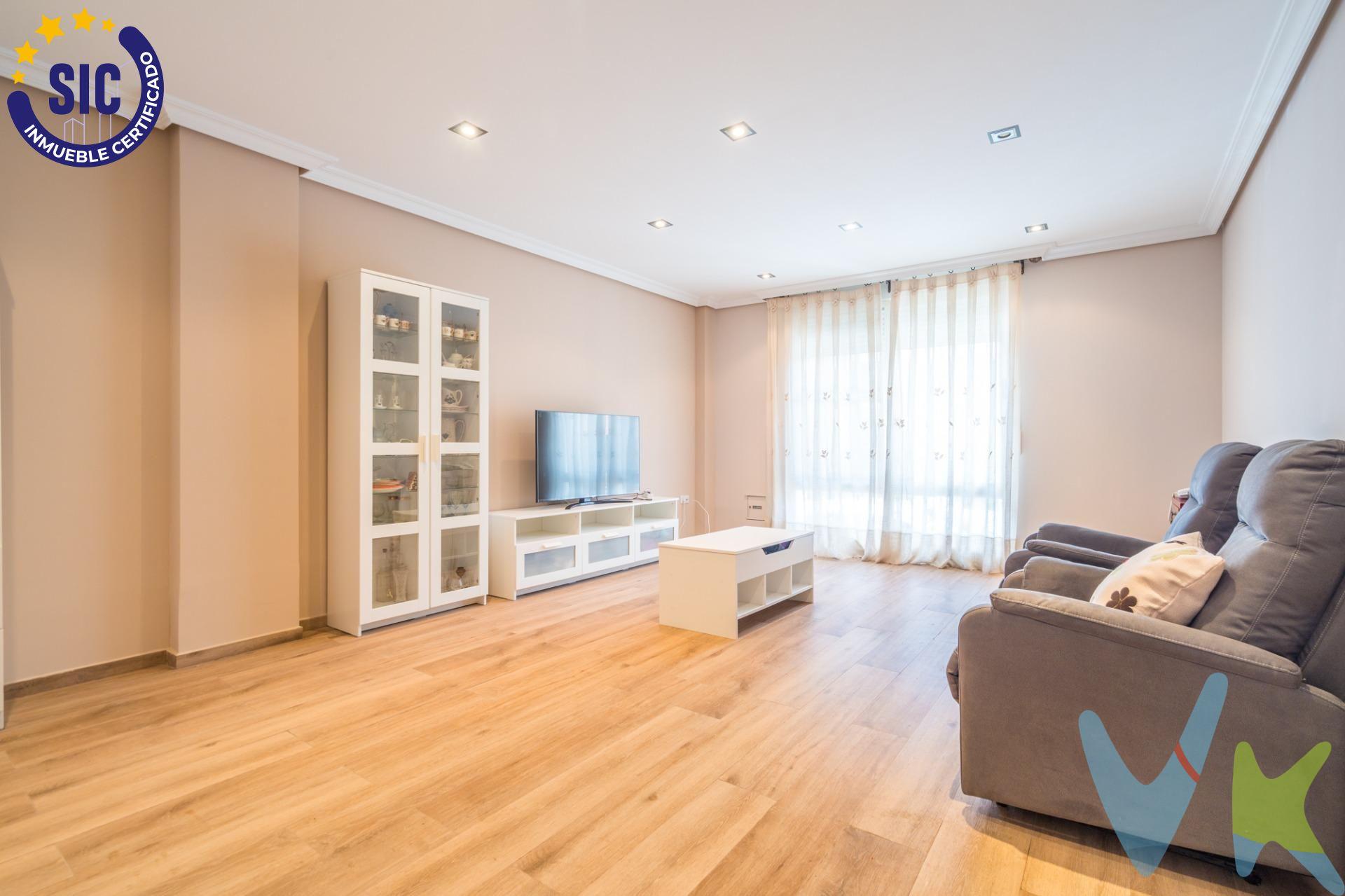 ¡Descubre el que puede ser tu nuevo hogar en el corazón de Aldaia!. Este increíble piso cuenta con 4 amplias habitaciones, perfecto para disfrutar de la comodidad y el espacio que siempre has deseado. La joya de esta vivienda es su enorme terraza de 60 metros, ideal para relajarte al aire libre o compartir momentos inolvidables con amigos y familiares. . Ubicado junto a la nueva biblioteca, tendrás todo lo que necesitas a un paso: tiendas, restaurantes y servicios. Además, la estación de tren de Aldaia está a solo 10 minutos caminando, lo que te permitirá llegar a la Estación del Norte de Valencia en tan solo 30 minutos. . Construido en 2007, este piso se encuentra en excelente estado y, cuenta con 3 splits de aire acondicionado repartidos en toda la casa, para garantizar tu confort durante todo el año. La cocina es amplia y equipada con vitrocerámica, perfecta para los amantes de la gastronomía y para las cenas entre amigos ya que dispone de amplitud. . También cuenta con amplio trastero y plaza de garaje, incluidos en el precio. . No dejes pasar la oportunidad de vivir en un lugar tan privilegiado. ¡Ven a visitarlo y enamórate de tu futuro hogar!. Recuerda que puedo ayudarte con el estudio de financiación de manera gratuita. No pierdas la oportunidad y agenda tu visita ya sin compromiso. Por mandato expreso del propietario, comercializamos este inmueble en exclusiva, lo que le garantiza el acceso a toda la información, a un servicio de calidad, un trato fácil, sencillo y sin interferencias de terceros. Por este motivo, se ruega no molestar al propietario, a los ocupantes de la propiedad o a los vecinos. Muchas gracias por su comprensión. Si usted es agente inmobiliario y tiene un cliente para este inmueble, llámenos. 