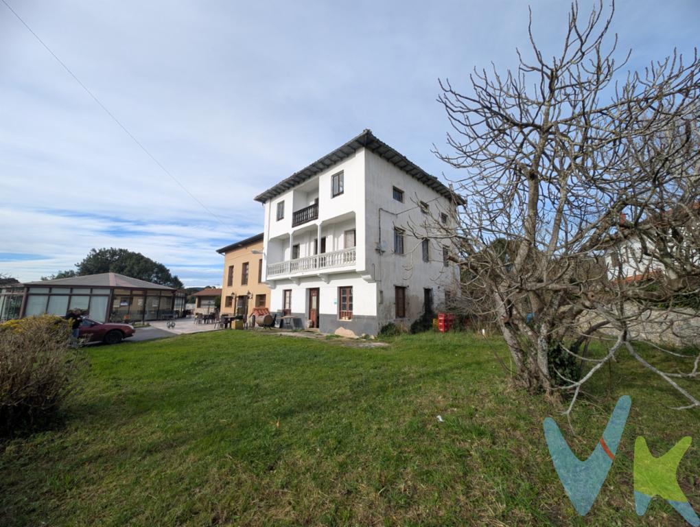 Edificio residencial situado en Argoños, en zona de gran tránsito y cercano a la playa.La vivienda consta de tres plantas de 91 m² construidos cada una, con una superficie total aproximada de 273 m², y parcela de 162 m².Se encuentra para rehabilitación integral, contando ya con acometidas de agua, luz y saneamiento.Cada planta dispone de acceso independiente, lo que permite dividir el inmueble en tres unidades independientes, ideal para inversores o familias.Por ubicación y características, es apto para vivienda múltiple, apartamentos turísticos, posada u hotel boutique.Está adosado por su fachada oeste al restaurante colindante, con posibilidad de venta conjunta.Propiedad con gran potencial y precio económico, ideal para proyecto de reforma integral.Impuestos, gastos notariales y registrales NO INCLUIDOSHonorarios por servicios inmobiliarios para el comprador del 1% 