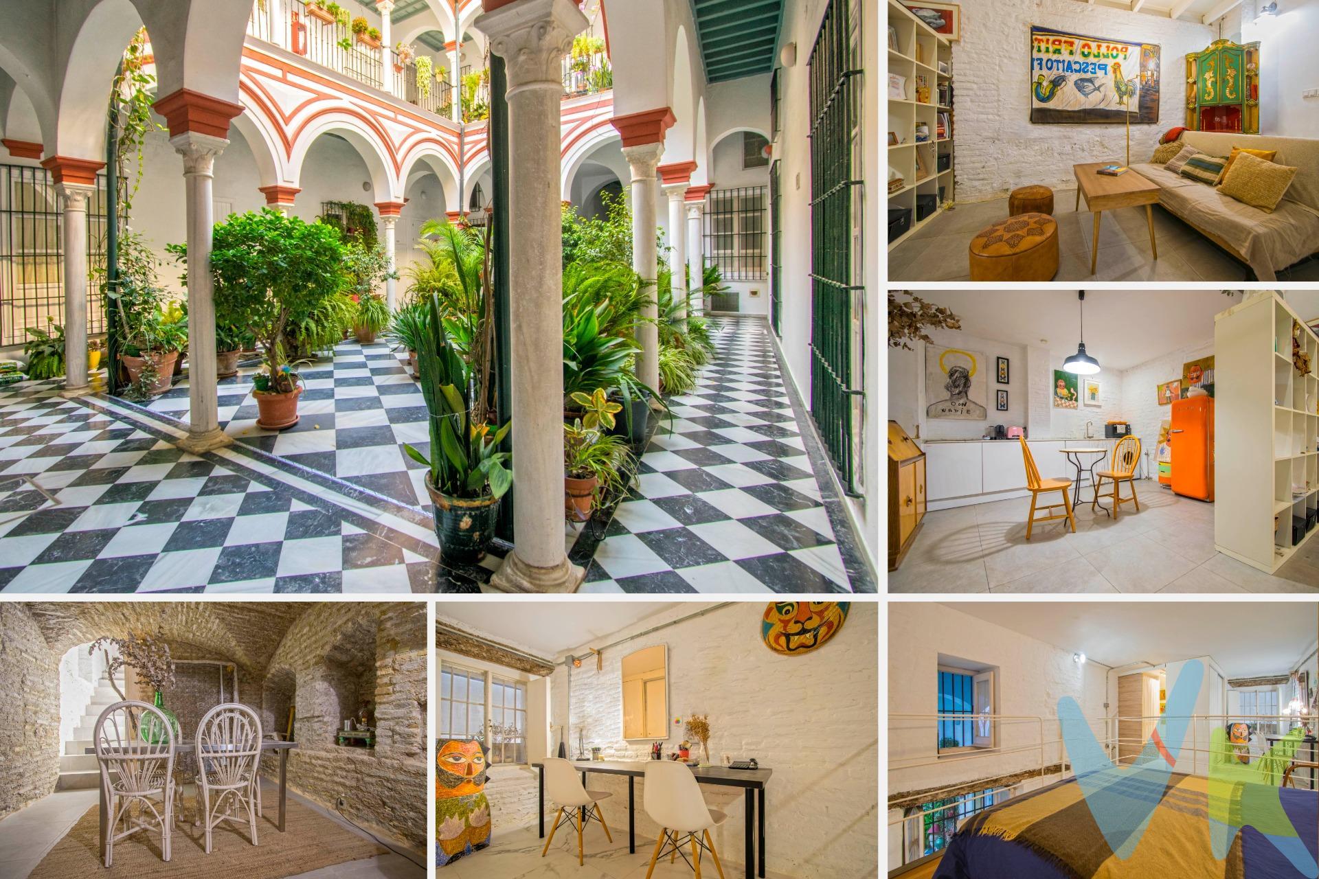 APARTAMENTO CON LICENCIA TURISTICA JUNTO A LA PLAZA DEL SALVADOR, EN EL CORAZÓN DEL CENTRO DE SEVILLA. Es un tríplex de diseño ubicado en un edificio que era un antiguo convento totalmente reformado de estilo sevillano con un precioso patio central de columnas que está acondicionado de la siguiente forma:. planta baja tipo loft con salón y cocina americana, ambos con diseño muy moderno y confortable. Primera planta donde se encuentra el dormitorio, baño completo, zona de vestidor y pequeño despacho. Preciosa planta sótano de ladrillo visto original del siglo XVIII  donde actualmente hay un comedor pero realmente es un espacio multifuncional. . Ideal tanto para vivir por su magnífica ubicación como para invertir ya que ha estado funcionando perfectamente como alquiler turístico. Informamos a nuestros clientes compradores que el precio de venta no incluye lo siguiente: Honorarios de la agencia inmobiliaria, Impuestos (I.T.P., I.V.A. o A.J.D., en su caso) ni otros gastos de la compraventa (gastos de Registro de la Propiedad, Notaría, Gestoría ni de posible Financiación). Documento D.I.A. a disposición del consumidor según Decreto 218/2005 Junta de Andalucía. 