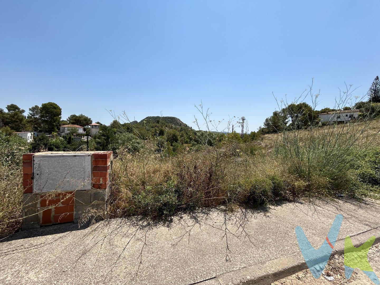 🏡 ¡Haz realidad tu proyecto de vida! Parcela urbana en la exclusiva Urbanización Nuestra Señora de La Asunción 🌳

¿Estás buscando el lugar perfecto para construir la casa de tus sueños? ¡Esta es tu oportunidad!

Se vende magnífica parcela urbana de 1.077 m² ubicada en una de las zonas más demandadas y tranquilas: Urbanización Nuestra Señora de La Asunción. Un entorno residencial consolidado, rodeado de naturaleza y con excelentes comunicaciones.

✅ Ideal para vivienda unifamiliar de alto nivel
✅ Zona segura, tranquila y con vecinos residiendo todo el año
✅ Distancia a Montserrat: aproximadamente 1 km, con acceso rápido a todos los servicios del municipio (colegios, comercio, centro de salud, restaurantes…)
✅ Alta revalorización: ¡inversión segura!

¡Imagina tu nuevo hogar con jardín, piscina, terrazas y todo el espacio que siempre quisiste disfrutando de un entorno natural y muy próximo al centro urbano! No dejes pasar esta oportunidad.
📞 Contacta ahora y te informamos.Por mandato expreso del propietario, comercializamos este inmueble en exclusiva, lo que le garantiza un servicio de calidad, un trato fácil, sencillo y sin interferencias de terceros. Por este motivo, se ruega no molestar al propietario, a los ocupantes de la propiedad, a los vecinos si los hubiera. Muchas gracias por su comprensión.

La oferta está sujeta a cambios de precio o retirada del mercado sin previo aviso. Este anuncio en su conjunto, incluyendo textos, fotos, imágenes o cualquier otro contenido de este, no es vinculante dado que la información es ofrecida por terceros y puede contener errores. Se muestra a título informativo y no contractual. Las medidas, superficies y diseño del plano facilitado son meramente orientativas. "El precio NO INCLUYE los gastos de corretaje inmobiliario, impuestos (IVA, ITP, AJD), plusvalía, notaría y registro”