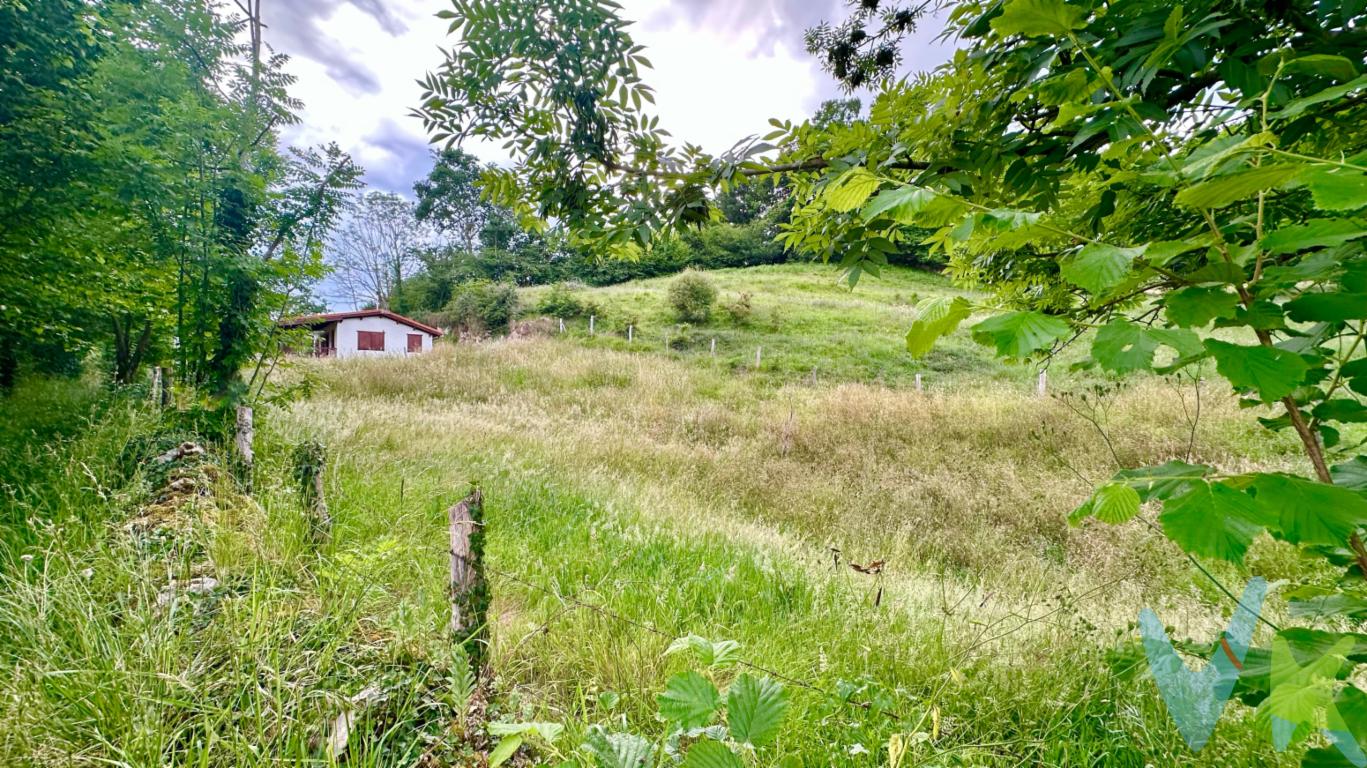 Parcela edificable de 492 m² en el centro de Coya, Piloña. Excelente acceso y ubicación en un entorno tranquilo y natural. Coya cuenta con escuela y servicios de proximidad, y se encuentra a poca distancia de Infiesto, donde se concentran más servicios, comercios, colegios y centro de salud. Una ubicación ideal para construir vivienda y disfrutar del entorno rural asturiano.Honorarios de intermediación inmobiliaria a cargo del vendedor y honorarios de mediación inmobiliaria del 2% más I.V.A. a cargo del comprador. El consumidor tiene derecho, conforme a la normativa vigente, a disponer de información y documentación adicional relativa al inmueble y condiciones de la compraventa, accesible en la sede física de la agencia en la calle Corín Tellado 1 bajo de Gijón o a través del correo electrónico info@tufincagestion.com. La agencia actúa exclusivamente como intermediaria en la operación. Cualquier compraventa y sus condiciones quedan sujetas en todo caso a la aceptación expresa del vendedor del inmueble y a la posterior formalización del correspondiente contrato. El presente anuncio tiene carácter meramente informativo; la información suministrada se corresponde con la disponible a la fecha de publicación, pudiendo variar en función de las circunstancias o actualizaciones legales, contractuales y fiscales. Gastos e impuestos no incluidos en el precio. A título orientativo, en segundas transmisiones, el comprador abonará el Impuesto sobre Transmisiones Patrimoniales (ITP). Para consultar los porcentajes del ITP en Asturias puede hacerlo a través de la web oficial de servicios tributarios del Principado de Asturias https://sede.tributasenasturias.es/sites/sede/default/es_ES/Que-quieres-hacer/Transmisiones-Patrimoniales-y-AJD. La base imponible será el mayor valor entre precio de compraventa, tasación o valor de referencia catastral. Gastos de notaría y registro aranceles variables según precio, número de copias y complejidad). El comprador escoge libremente notario. El vendedor asume, por ley, los gastos que le correspondan, salvo pacto en contrario. Si se precisa hipoteca: Tasación, condiciones y costes bancarios según entidad elegida por el comprador; así como los gastos de gestoría y cualesquiera otros inherentes a la formalización de la compraventa. De acuerdo con la ley, no se incluyen en el precio otros gastos o tributos que legalmente correspondan al comprador.  