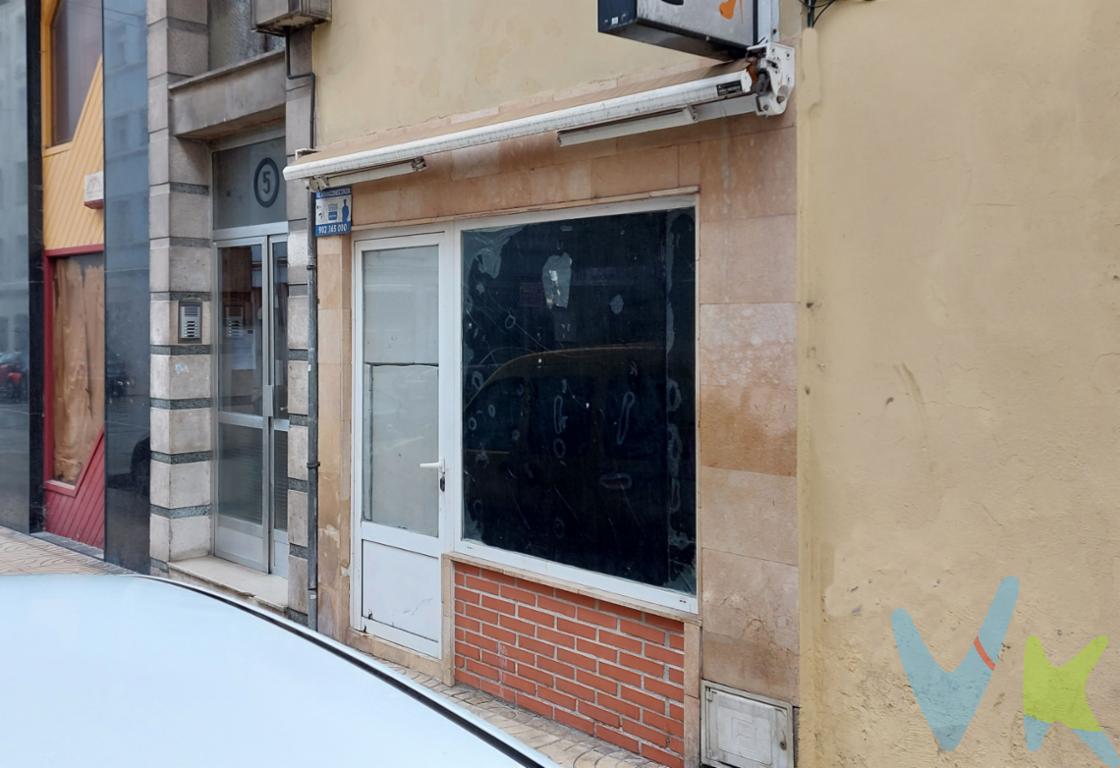 Venta de local comercial en Torrelavega, en una zona con afluencia de público y muy cerca del centro de la ciudad.Con carpintería de aluminio lacado blanco tanto en el escaparate como en las ventanas posteriores.Dispone de aseo.Electricidad y agua dados de alta.Aprovecha esta oportunidad para montar tu propio negocio a un precio imbatible.