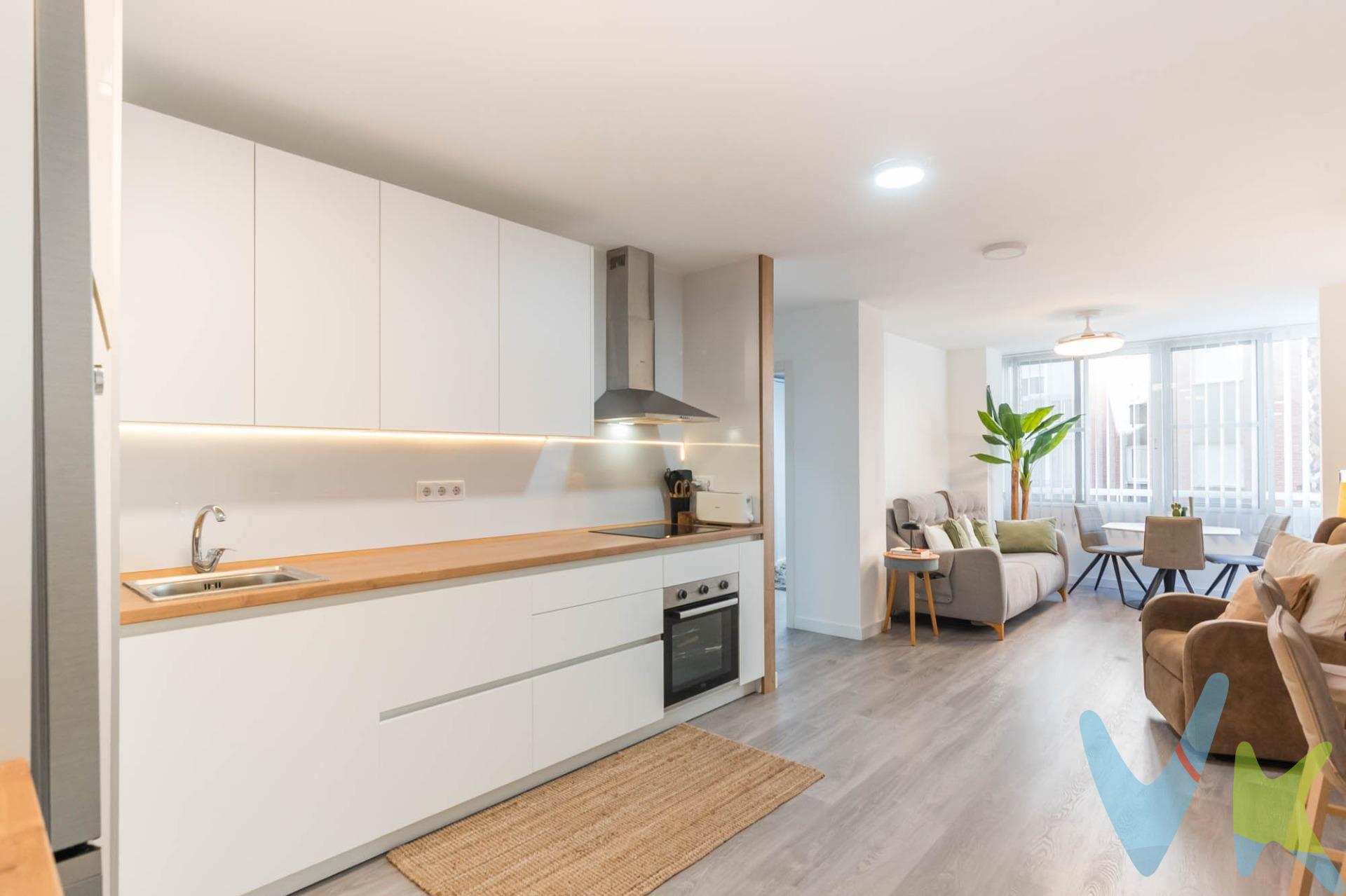Crea el hogar que siempre has soñado y descubre la oportunidad de vivir en el corazón de Molina de Segura. Esta vivienda completamente reformada combina modernidad y confort. El inmueble destaca por su luminosidad y espacio en salón cocina, creando un ambiente acogedor ideal para disfrutar del día a día. La cocina está completamente equipada, lo que facilita las tareas culinarias y permite aprovechar al máximo cada rincón del hogar. Además, se encuentra ubicado en una zona céntrica con acceso cómodo a servicios variados como supermercados, restaurantes y transporte público. Contarás también con estancias amplias diseñadas para maximizar tu comodidad personal y familiar; esto te permitirá disfrutar plenamente cada espacio dentro del hogar. A solo unos pasos encontrarás parking público cercano, aportando mayor facilidad al momento de estacionar tu vehículo sin preocupaciones adicionales sobre disponibilidad o costos excesivos. Llámanos y te informaremos. 🔑 Comercialización en multidifusión. Por mandato expreso del propietario, este inmueble se comercializa en multiexclusiva, lo que garantiza un acceso completo a la información, un servicio profesional y una gestión ordenada, sin interferencias de terceros. Si eres agente inmobiliario y tienes un cliente interesado, estaremos encantados de colaborar. Contáctanos sin compromiso. 🤝 Una compra tranquila y bien acompañada. Al contactar directamente con nosotros, evitarás molestias innecesarias a la propiedad. Nos encargamos de toda la intermediación, facilitándote la documentación, la información necesaria y un trato cercano, claro y sin complicaciones. Te informaremos con total transparencia de todos los aspectos de la compra, incluidos gastos y honorarios de agencia para que tomes decisiones con calma y seguridad. Nuestra forma de trabajar se basa en algo muy sencillo:. Calma → la tranquilidad de comprar tu vivienda con acompañamiento profesional en todo el proceso con nosotros. ℹ️ Información legal. La descripción del inmueble y las imágenes publicadas tienen carácter meramente informativo y no contractual. El precio ha sido fijado por la propiedad y podría sufrir variaciones hasta su formalización en contrato de compraventa. 💰 Gastos de la compra. A continuación, te informamos de los gastos de compra no incluidos en el precio, para garantizar un proceso claro y tranquilo:. PVP: 134.900€. No incluye gastos, impuestos y demás gastos legalmente correspondan al comprador: ITP del 7,75% con carácter general; existen excepciones según normativa aplicable (1). Base imponible el mayor valor entre el precio de venta o el valor referencia catastral. Gastos Notaría y Registro: 1.900€ aprox. según complejidad y aranceles vigentes (2). Financiación: gastos de hipoteca, tasación y gatos bancarios a cargo del comprador, según su necesidad y elección. Servicio doble de intermediación: Honorarios inmobiliaria a cargo del comprador: 3% precio final, más IVA (21%), salvo acuerdo contrario tras negociación, no incluidos en PVP. Operación y condiciones de compraventa sujeta a aceptación expresa del vendedor. Para acceder a información y documentación legalmente exigible por el consumidor: https://www.inmotasa.es/consumidor/. (1) Para una información exhaustiva sobre el funcionamiento, tipos impositivos y bonificaciones del ITP en la Región de Murcia, puedes consultar el portal oficial de la Agencia Tributaria Autonómica en el siguiente enlace: agenciatributaria.carm.es/ITPAJD. (2) Tarifas notariales y registrales reguladas en Anexo I Del Real Decreto 1426/1989 y, Anexo I Del Real Decreto 1427/1989, respectivamente. 