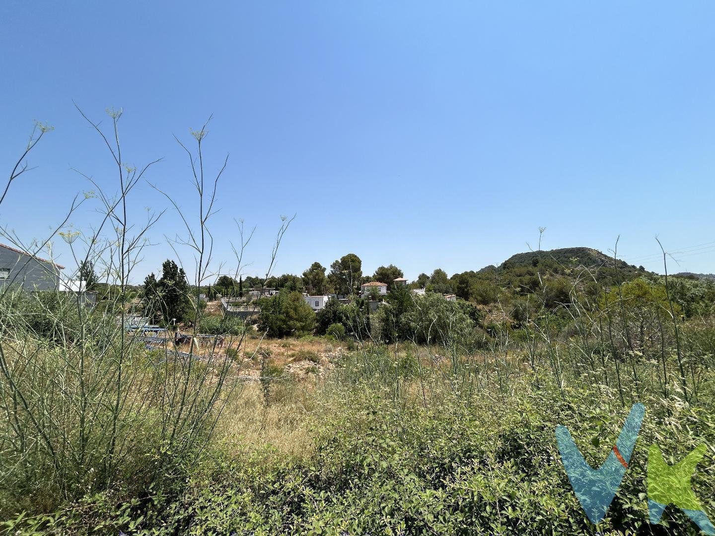 🏡 ¡Haz realidad tu proyecto de vida! Parcela urbana en la exclusiva Urbanización Nuestra Señora de La Asunción 🌳

¿Estás buscando el lugar perfecto para construir la casa de tus sueños? ¡Esta es tu oportunidad!

Se vende magnífica parcela urbana de 1.077 m² ubicada en una de las zonas más demandadas y tranquilas: Urbanización Nuestra Señora de La Asunción. Un entorno residencial consolidado, rodeado de naturaleza y con excelentes comunicaciones.

✅ Ideal para vivienda unifamiliar de alto nivel
✅ Zona segura, tranquila y con vecinos residiendo todo el año
✅ Distancia a Montserrat: aproximadamente 1 km, con acceso rápido a todos los servicios del municipio (colegios, comercio, centro de salud, restaurantes…)
✅ Alta revalorización: ¡inversión segura!

¡Imagina tu nuevo hogar con jardín, piscina, terrazas y todo el espacio que siempre quisiste disfrutando de un entorno natural y muy próximo al centro urbano! No dejes pasar esta oportunidad.
📞 Contacta ahora y te informamos.Por mandato expreso del propietario, comercializamos este inmueble en exclusiva, lo que le garantiza un servicio de calidad, un trato fácil, sencillo y sin interferencias de terceros. Por este motivo, se ruega no molestar al propietario, a los ocupantes de la propiedad, a los vecinos si los hubiera. Muchas gracias por su comprensión.

La oferta está sujeta a cambios de precio o retirada del mercado sin previo aviso. Este anuncio en su conjunto, incluyendo textos, fotos, imágenes o cualquier otro contenido de este, no es vinculante dado que la información es ofrecida por terceros y puede contener errores. Se muestra a título informativo y no contractual. Las medidas, superficies y diseño del plano facilitado son meramente orientativas. "El precio NO INCLUYE los gastos de corretaje inmobiliario, impuestos (IVA, ITP, AJD), plusvalía, notaría y registro”