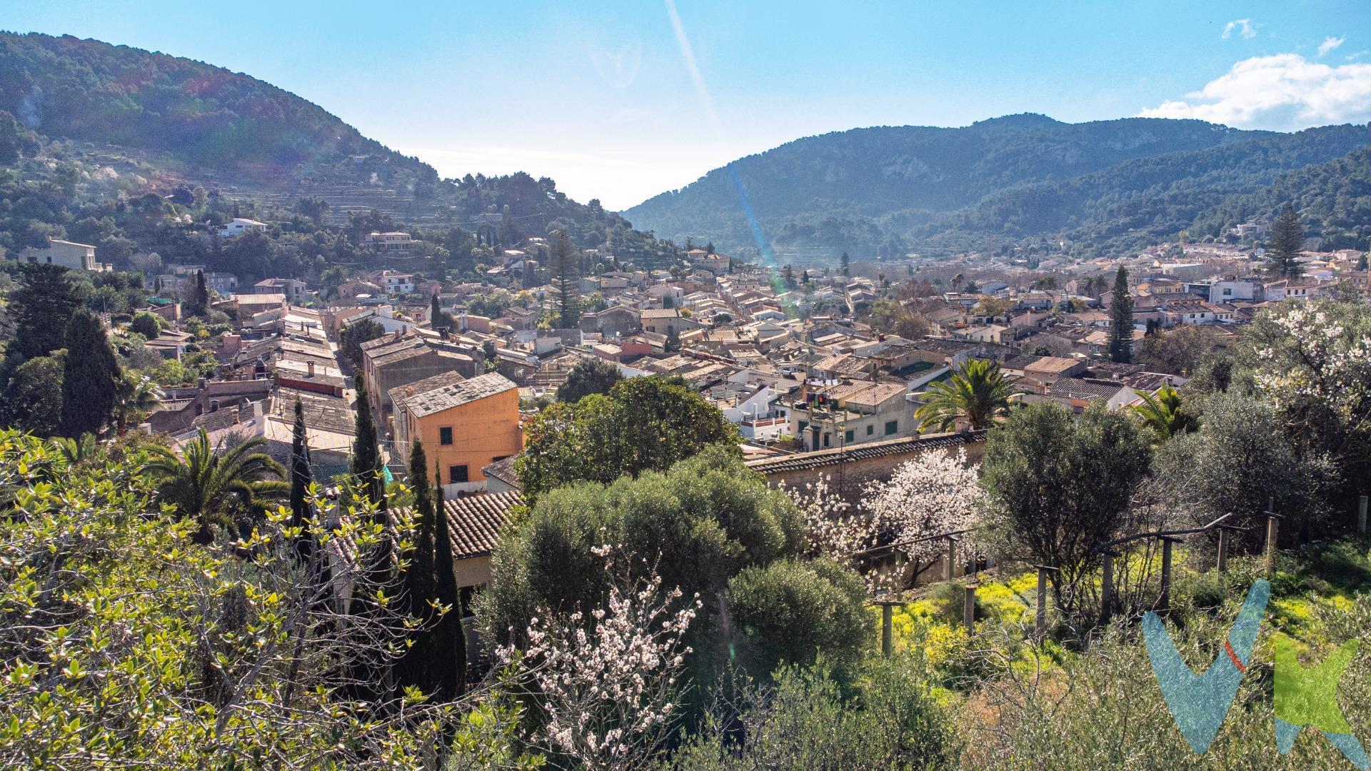 Se vende solar urbano en situación privilegiada, con orientación sur y magníficas vistas al pueblo. Ubicado en  la sierra de Tramuntana, en el pueblo de Esporles, reconocido por tener una de las mejores calidades de aire de la isla, ofrece un entorno de vida excepcional. Características:. Superficie de la parcela, 1622m2. Suelo: Urbano. Clasificación: C Extensiva. Linderos: Linda con suelo rústico en la parte trasera. Vistas: Espectaculares vistas al pueblo. Orientación: Sur. Ideal para: Vivienda unifamiliar, centro de yoga, residencia sanitaria.. Parámetros urbanísticos:. Parcela mínima: 400 m2. Fachada mínima: 15 m2. Número de plantas: 2. Edificabilidad: 0.65 m2/m2. Ocupación: 40%. Usos. Residencial. Comercial  . Docente. Cultural. Deportivo . Religioso. Sanitario . ¡No dejes pasar esta oportunidad de construir una vivienda en un entorno privilegiado!. El precio de venta indicado no incluye el Impuesto de Transmisiones Patrimoniales (ITP), que será orientativamente del 8,88 %, ni los gastos notariales y registrales, estimados orientativamente en un 2 % del valor de la compraventa, los cuales deberán ser abonados por la parte compradora al firmar la correspondiente escritura pública. El importe de los impuestos se calcula sobre el precio final que conste en la escritura pública y puede variar en función de la normativa aplicable, así como de las subvenciones, ayudas, edad y demás circunstancias personales del contribuyente. Los honorarios de la agencia inmobiliaria serán asumidos íntegramente por la parte vendedora, no suponiendo coste alguno para la parte compradora. Inmobiliaria Inscrita en el Registre Oficial de Agents Immobiliaris de les Illes Balears con el NUMERO REGISTRO: GOIBE747077/2024. 