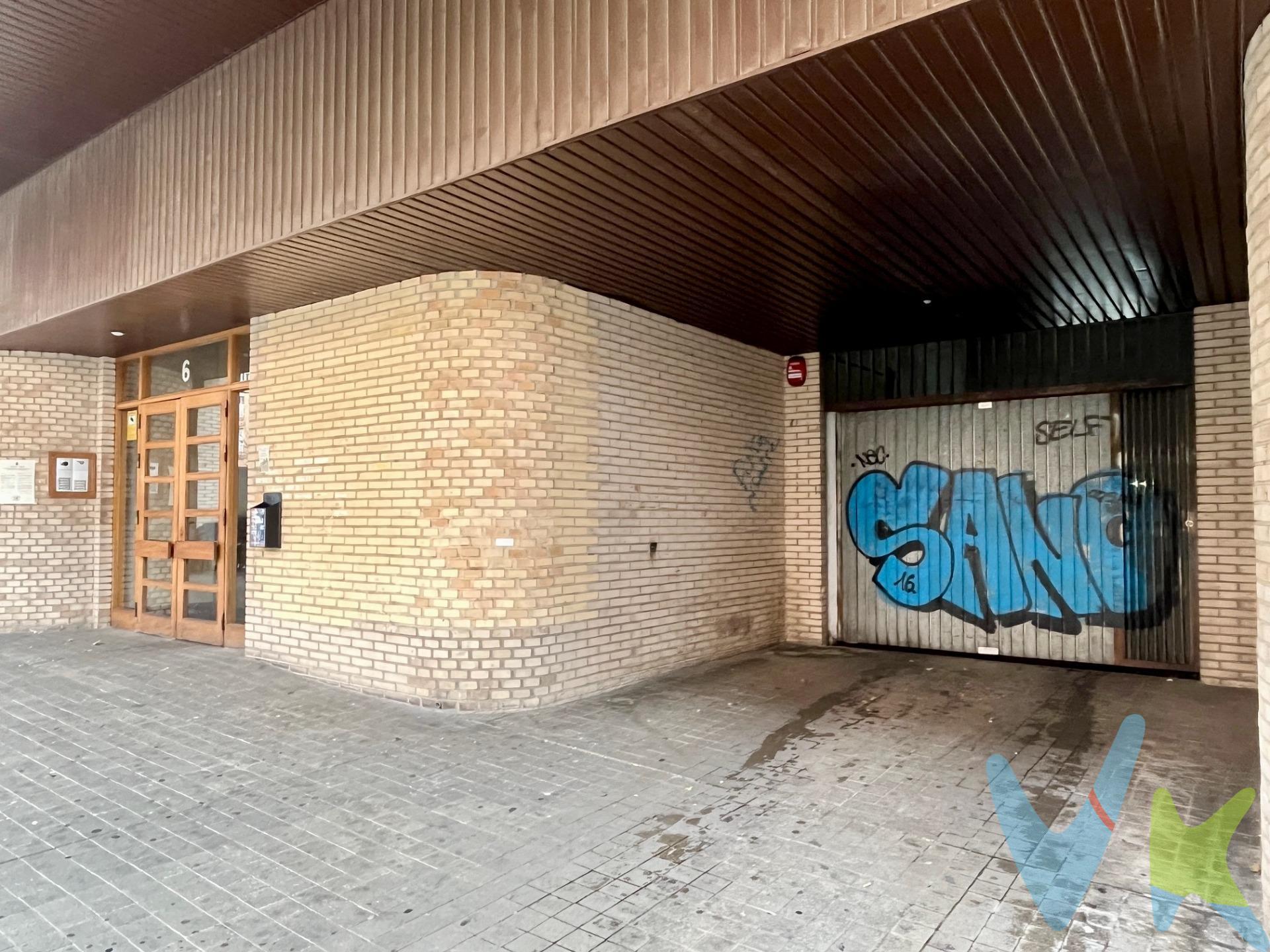 Se vende plaza de garaje en burlada, buena ubicación y fácil acceso, . (datos meramente informativos , sin valor contractual. Gastos e impuestos no incluidos)