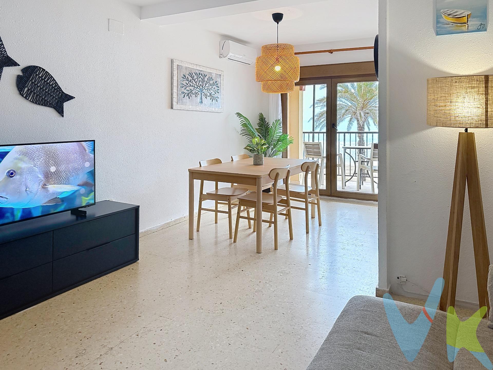 Se ofrece una oportunidad única para adquirir un magnífico apartamento situado en la codiciada primera línea de playa en Port Saplaya. Esta luminosa y espaciosa vivienda combina una ubicación inmejorable con unas vistas espectaculares al mar Mediterráneo, ideal para disfrutar del estilo de vida costero. Distribución y Características Principales. El apartamento está compuesto por tres dormitorios, garantizando amplitud y comodidad. Dos de estos dormitorios son dobles, ofreciendo un espacio generoso. Todos los dormitorios cuentan con armarios empotrados, optimizando el espacio de almacenamiento. Dormitorios: 3 (2 dobles, 1 individual). Armarios: Empotrados en todos los dormitorios. Dos splits de aires acondicionados de frio/calor. La propiedad destaca por sus dos espacios exteriores, ideales para relajarse y disfrutar del entorno:. Balcones: Dos balcones, ambos con vistas directas al mar. Zonas Comunes y Servicios. La vivienda dispone de una cocina totalmente equipada, lista para ser utilizada. El amplio comedor se convierte en el corazón del hogar, perfecto para reuniones y comidas familiares, con acceso directo a uno de los balcones. Para mayor confort, el apartamento cuenta con dos baños completos. Ubicación y Vistas. La principal característica de esta propiedad es su situación en primera línea de playa, ofreciendo acceso inmediato a la arena y el mar. Las vistas al mar desde todas las estancias son inigualables, proporcionando un paisaje de postal todos los días. Port Saplaya, conocida como la "Pequeña Venecia", es una zona residencial de gran encanto, con puerto deportivo, zonas comerciales, restaurantes y todos los servicios necesarios al alcance de la mano. VENTA:. PVP 380.000€.  Gastos e impuestos no incluidos en el precio. La compra conlleva impuestos y gastos de formalización para el comprador. A título orientativo se informa que en segundas transmisiones el ITP con carácter general en  Valencia es del 10%, pudiendo existir otros tipos impositivos atendiendo a las circunstancias  personales del comprador u otras circunstancias previstas legalmente. Base imponible del impuesto el mayor valor entre el precio de compraventa, la tasación o el valor de referencia catastral. En cuanto a los gastos de notaría y registro, en su caso,  suelen oscilar aprox; entre 1,5% y 2,5% (aranceles variables según precio, n.º de copias y complejidad). El comprador elige notario. Si el comprador precisase de hipoteca: tasación, condiciones y costes bancarios serán según entidad elegida por el comprador, así como los gastos de gestoría, y cualesquiera otros gastos inherentes a la formalización de la compraventa que legalmente correspondan a la parte compradora, salvo pacto expreso en contrario con el vendedor. El consumidor tiene, conforme a la normativa vigente, a su disposición información y documentación adicional relativa al inmueble y condiciones de la compraventa, que podrá ser consultada en C/Joaquín Costa 4, bajo 46005 Valencia o urbe2@remax.es. Honorarios de mediación inmobiliaria a cargo del  COMPRADOR: (3% del precio final de venta más IVA (21%), salvo otro pacto.); y de VENDEDOR (según acuerdo con el mismo). . Se informa al consumidor que la agencia actúa como intermediaria inmobiliaria en la operación, estando cualquier eventual compraventa y sus condiciones sujeta a la aceptación expresa del propietario-vendedor y a la posterior formalización del correspondiente contrato.