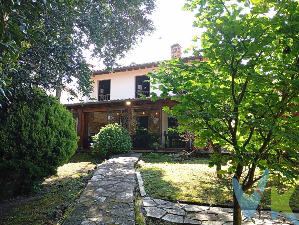 Espectacular casona de piedra en el corazón de NovalesAmplísima vivienda con el encanto tradicional cántabro, que hacen de ella una propiedad única.Ubicada en el emblemático y pintoresco pueblo de Novales, te presentamos esta magnífica casona independiente de estilo rústico, con una imponente fachada que combina la calidez de la piedra y el ladrillo. Esta propiedad de unos 400m2 se erige sobre una generosa parcela de unos 1200m2, totalmente delimitada por un robusto muro de piedra y reja de hierro forjado, que garantiza privacidad y exclusividad, así como la comodidad de su portilla automática.En el exterior, dos porches espectaculares que te enamorarán nada más verlos. Uno de ellos, de madera y vigas vistas en la fachada principal y un segundo porche de madera, acristalado, que conecta de forma fluída con el jardín trasero, donde se encuentra una práctica caseta de madera, perfecta para almacenaje, además de otro almacén adosado a la vivienda.La vivienda en planta baja se distribuye en amplios espacios diferenciados donde compartir y disfrutar con la familia y amigos. Su gran hall de entrada nos da la bienvenida y nos da paso a dos amplios salones independientes, ideales para crear ambientes diferenciados, una cocina espaciosa con zona de comedor, dos baños, una despensa y zona de lavandería.En la planta superior destacan sus 6 dormitorios. Por un lado, tres suites principales, que cuentan con baño privado y zona de almacenaje, y por otro lado, tres habitaciones dúplex, impresionantes estancias a doble altura, todas con baño privado (dos de ellas  con bañera de hidromasaje) y zona de almacenaje.Cercana a la bonita costa de Cantabria, así como a las conocidas poblaciones de Comillas y Santillana del Mar.Perfecta residencia familiar, con carácter, amplios espacios y un entorno inigualable. ¿Qué más se puede pedir? 