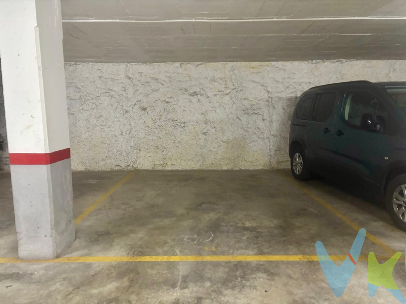 PLAZA DE PARKING EN VENTA EN LA RAMBLA SAMÁ , A 300 mts DE LA PLAZA DEL MERCADO. SITUADA EN UNA SEGUNDA PLANTA CON BUENA MANIOBRA. 4,520 DE LARGO x 3.060 DE ANCHO.