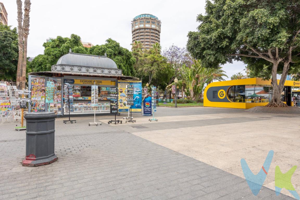 Tu nuevo rincón en el corazón de Las Palmas de Gran Canaria te espera. Este acogedor apartamento de una habitación, situado junto al vibrante Parque Santa Catalina, es la elección perfecta para quienes buscan comodidad y calidad de vida. En esta zona dinámica tendrás a tu alcance todos los servicios esenciales: supermercados, farmacias y transporte público están solo a unos pasos. Además, podrás disfrutar cada día del sol y las olas en la Playa de Las Canteras que se encuentra a pocos minutos caminando. El ambiente cálido y funcional del hogar está diseñado para aprovechar al máximo cada espacio; ideal tanto si deseas independizarte como si buscas un lugar cómodo donde vivir tranquilamente rodeado por lo mejor que ofrece la ciudad. Es importante mencionar que actualmente este encantador apartamento se encuentra alquilado con contrato vigente hasta diciembre de 2026, brindándote así una inversión segura desde el primer momento. Olvídate del coche mientras disfrutas todo lo necesario al alcance; aquí puedes experimentar Las Palmas auténtica sin limitar tus momentos diarios ni sacrificar confort. Reserva tu visita ya!. P.D.: Alguna de las imágenes de la publicación son susceptibles de haber sido creadas con inteligencia artificial. 