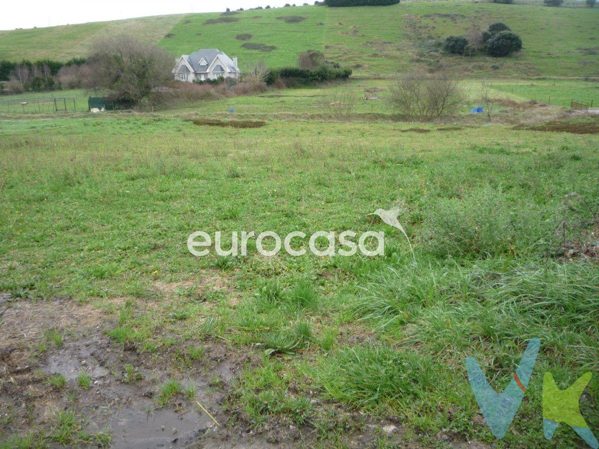 Terreno urbano en el pueblo de Prezanes, término municipal de Santa Cruz de Bezana.  Se trata de un terreno llano con cabida de 11 carros, con posibilidad de construir tres chalets.  . 