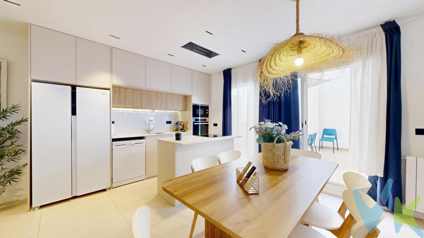 Te presentamos esta acogedora casa, ideal para vivir o si buscas invertir, garantizándote seguridad de inversión desde el primer minuto, ya que tiene las licencias necesarias y actualmente tiene un éxito rotundo en plataformas de alquiler vacacional.La vivienda tiene un diseño exclusivo y con unas comodidades muy difíciles de encontrar en la zona, como su garaje independiente privado, un valor añadido crucial. Ofrece la máxima comodidad y seguridad tanto para los propietarios como para los huéspedes que viajan en coche, eliminando por completo el problema del aparcamiento en el centro. Su distribución en 2 plantas: Perfectamente optimizada para grupos o familias. Cuenta con 4 habitaciones todas dobles, amplias y con una luz natural preciosa. Dispone de dos baños completos (uno en cada planta) y La Joya de la Corona, la habitación principal cuenta con un gran vestidor que integra una espectacular bañera de diseño, creando un ambiente de spa privado.La zona principal de la casa, el corazón donde todo ocurre, el salón comedor con cocina abierta y salida a su terraza privada. Una cocina con isla integrada a un salón amplio con capacidad para varios sofás con salida a la terraza independiente. Un espacio idóneo para la convivencia y la tranquilidad. En cuanto a la terraza, es un espacio chill-out perfecto que marca la diferencia, donde pasar estupendas veladas entre amigos y familia, ideal si quieres hacer un rincón con barbacoa, una piscina para los días más calurosos o una zona más infantilTodo el inmueble cuenta con un cuidado proyecto de iluminación indirecta y una luz natural idílica. En cuanto a la ubicación, se situa en pleno centro de Aldaia, ofrece el encanto y la tranquilidad de una casa de pueblo tradicional, pero con la comodidad de tener todos los servicios a mano, el coche protegido en su propio garaje y una conexión rapidísima con el centro de la ciudad.En resumen, esta vivienda es Ideal familias con ganas de vivir en una casa independiente llena de espacio y luz donde sólo hace falta hacerse las maletas para disfrutar ya de su nueva vida. A su vez para Inversores que buscan un activo inmobiliario de lujo, con ingresos demostrables, recurrentes y un factor de diferenciación total (diseño + terraza + garaje) desde el minuto uno.Contáctanos para obtener más información financiera y agendar una visita.Si tienes que vender antes tu vivienda, llámanos y te asesoramos cómo hacerlo para además tener los mínimos gastos posibles y todas las garantías.Agencia Registrada con el nº00516 en el Registro Obligatorio de Agentes Inmobiliarios de la Comunidad Valenciana Por mandato expreso del propietario, COMERCIALIZAMOS ESTE INMUEBLE EN EXCLUSIVA, lo que le garantiza el acceso a toda la información, a un servicio de calidad, un trato fácil, sencillo y sin interferencias de terceros. Por este motivo, se ruega NO MOLESTAR AL PROPIETARIO, a los ocupantes de la propiedad o a los vecinos. Muchas gracias por su comprensión.La oferta está sujeta a cambios de precio o retirada del mercado sin previo aviso. Este anuncio en su conjunto, incluyendo textos, fotos, imágenes o cualquier otro contenido de este, no es vinculante dado que la información es ofrecida por terceros y puede contener errores. Se muestra a título informativo y no contractual.El precio del inmueble no incluye los honorarios de la agencia que ascienden al 4%+IVA del precio final del inmueble, ni los gastos de notaría y registro de la propiedad (que están sujetos a aranceles y varían dependiendo del precio de escrituración), ni los impuestos (que en la Comunitat Valenciana varían dependiendo del precio del inmueble y de las características personales del comprador).Esta propiedad se pone a la venta con toda la documentación comprobada y en regla, por lo que ofrecemos GARANTIAS a los compradores.