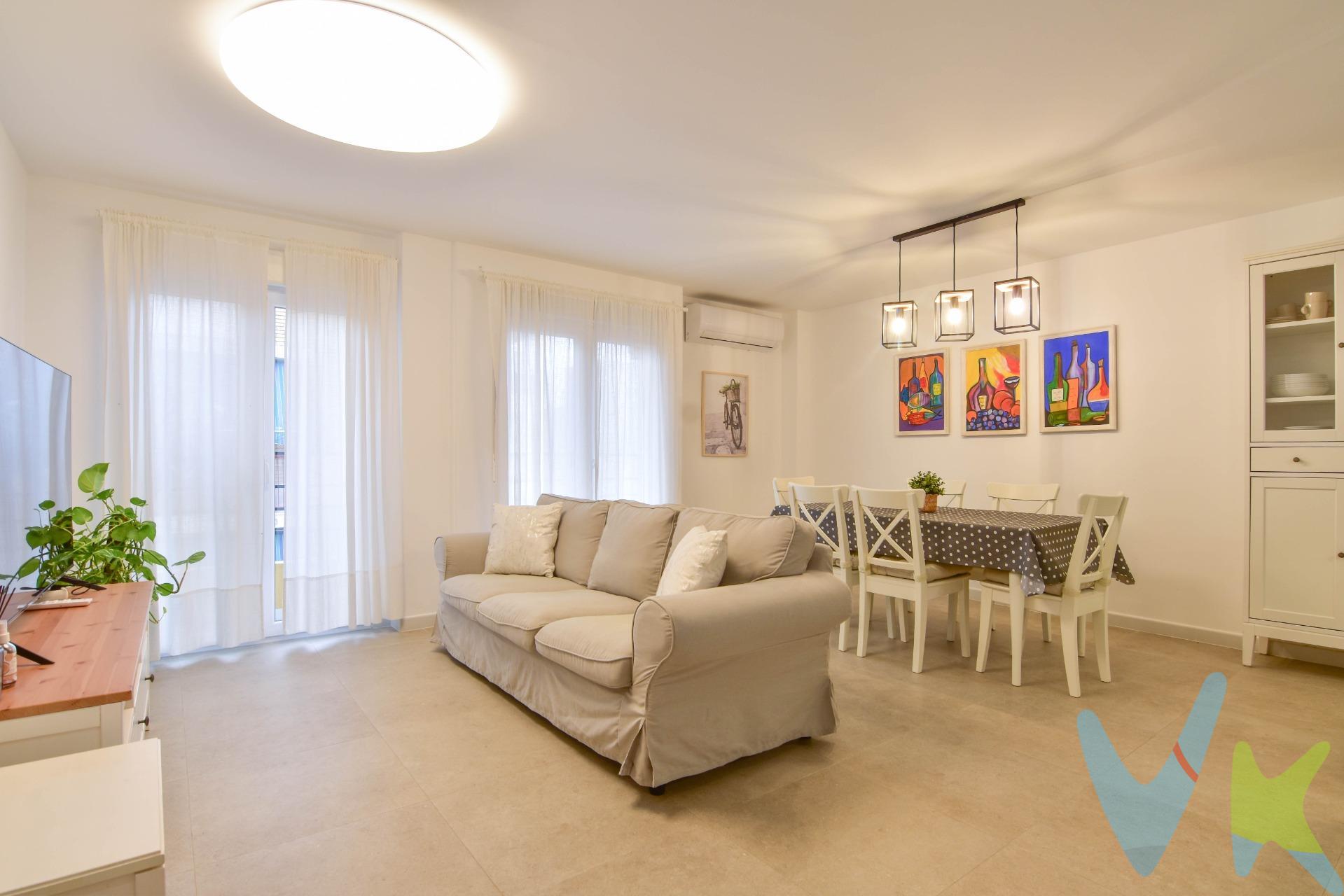 Piso totalmente reformado, luminoso y listo para entrar a vivir. Si buscas un piso bonito, funcional y con mucha luz natural, esta vivienda puede ser justo lo que estás buscando. Situado en una cuarta planta con ascensor y orientación este, este piso disfruta de una excelente luminosidad durante buena parte del día, creando un ambiente muy agradable en todas las estancias. La vivienda ha sido reformada integralmente con mucho gusto, cuidando los materiales y los detalles para conseguir un espacio moderno, acogedor y práctico para el día a día. El corazón de la casa es la zona de salón-comedor con cocina abierta, un espacio amplio y actual que aporta sensación de amplitud y hace la vivienda mucho más cómoda y social. El piso dispone de tres habitaciones, versátiles y bien distribuidas, perfectas como dormitorios, despacho o habitación de invitados. Además, cuenta con dos baños completos, modernos y funcionales, que aportan comodidad a la vida diaria. También cuenta con un balcón, que aporta ventilación y luz natural a la vivienda. Una vivienda totalmente reformada, con una distribución muy agradable y lista para entrar a vivir, ideal tanto como hogar habitual como para quien busca una buena inversión. Nota: Agencia Registrada con el Nº 1395 en el Registro Obligatorio de Agentes Inmobiliarios de la Comunitat Valenciana, consultable en la web de la Generalitat Valenciana. La oferta está sujeta a cambios de precio o retirada del mercado sin previo aviso. La información contenida en el presente anuncio se facilita a título meramente informativo y no contractual, los datos, descripciones, superficies, imágenes y cualquier otro contenido del mismo pueden estar sujetos a errores u omisiones al ser facilitados por terceros. El precio de venta publicado no incluye los honorarios de intermediación inmobiliaria, ni los impuestos legalmente aplicables (IVA o ITP), ni los gastos derivados de la compraventa, tales como notaría, registro y gestoría, ni aquellos derivados de la financiación, en caso de existir. Por mandato expreso del propietario, este inmueble se comercializa en régimen de exclusiva, garantizando al interesado un acceso completo a la información y una gestión profesional, transparente y sin interferencias de terceros. Se ruega no molestar al propietario, a los ocupantes del inmueble ni a los vecinos. Agentes inmobiliarios con cliente interesado pueden contactar con la agencia para colaborar. Nuestro departamento financiero puede conseguir tu financiación. ¡Consúltanos!