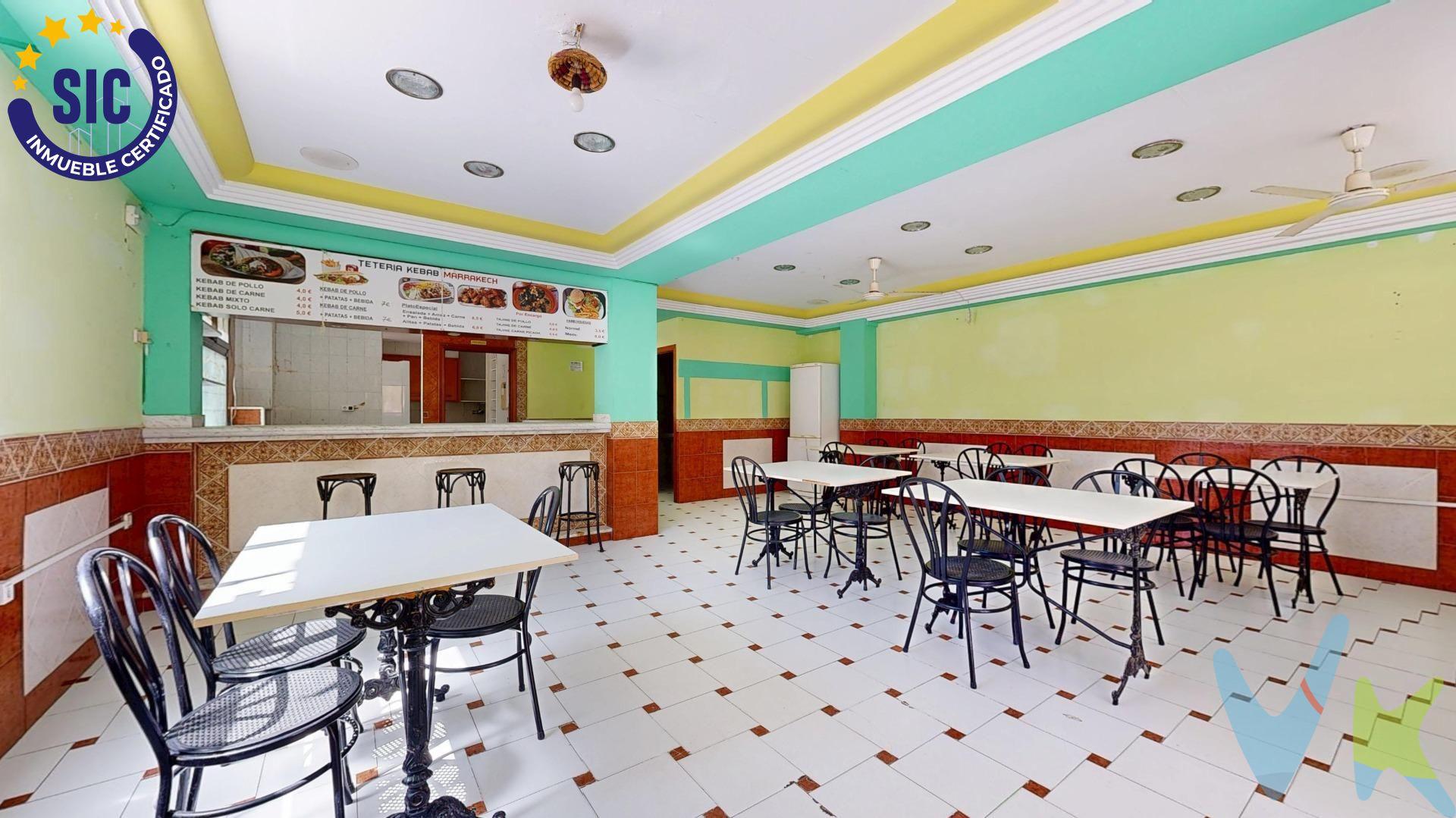 Estupendo local en la playa de Tavernes con posibilidad de convertirlo en vivienda. Se vende local diáfano de 89 m² adaptable a cualquier actividad y con la posibilidad de hacerte tu vivienda a tan solo 100 metros de la playa. Ideal para cualquier tipo de negocio en una ubicación inmejorable, a pocos metros de la playa de Tavernes y en zona de mucho paso. Con una capacidad de comensales aproximadamente 50 en local y 16 en Terraza. 2 Aseos. Dispone de Plaza de Parking con acceso directo al local por puerta trasera. Ubicación excelente, en zona con gran afluencia de personas. . 📞 ¡No dejes pasar esta oportunidad! Contáctanos para más información o para concertar una visita. Nota: Honorarios de agencia no incluidos en el precio. Si necesitas financiación, no dudes en consultarnos.