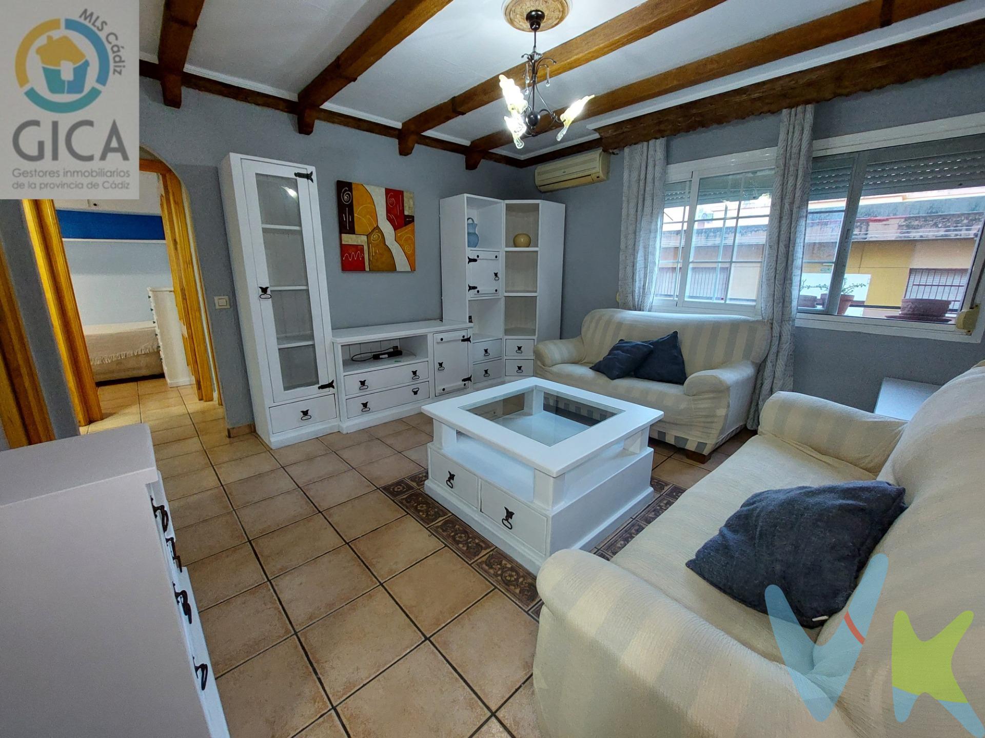 Vivienda en SISTEMA DE PUJAS AL ALZA entre el 01/12/2025 hasta el 11/12/2025; no pierdas la ocasión de hacerte con esta magnífica oferta desde solo 105.000 €  💰  Días de visita 9, 10 y 11 de Diciembre. Descubre este acogedor piso ubicado en la zona de Fuerzas Armadas, Algeciras. Con una superficie construida de 65 m² y útil de 60 m², esta propiedad ofrece un ambiente cómodo y listo para entrar a vivir. 🌟 El inmueble cuenta con una orientación oeste que garantiza luz natural durante las tardes, ideal para disfrutar del atardecer desde tu salón. Dispone de tres habitaciones (una doble) perfectas para el descanso familiar. Además, contarás con un baño completo bien distribuido. 🚿 . El piso es un primero sin ascensor, pero las escaleras son muy cómodas y fáciles de subir. Como valor agregado, esta propiedad también dispone de trastero; perfecto para almacenar esos objetos extra sin ocupar espacio vital dentro del hogar. La ubicación céntrica permite acceder fácilmente a todos los servicios necesarios: comercios locales, colegios y transporte público sin complicaciones. ¡Contáctanos ahora mismo y agenda tu visita! 📞. --------------------------------------------------. Informamos a nuestros clientes que los gastos de notaría, registro, gestoría, impuestos y los honorarios de la agencia  NO están incluidos en el precio. A su vez, disponemos del documento informativo abreviado de la propiedad (según decreto 218/2005, del 11 de octubre) y de seguro de caución, para la protección del dinero entregado como señal para la reserva de una vivienda. Por mandato expreso del propietario, comercializamos este inmueble en exclusiva, lo que le garantiza el acceso a toda la información, a un servicio de calidad, un trato fácil, sencillo y sin interferencias de terceros. Por este motivo, se ruega no molestar al propietario, a los ocupantes de la propiedad o a los vecinos. Muchas gracias por su comprensión.