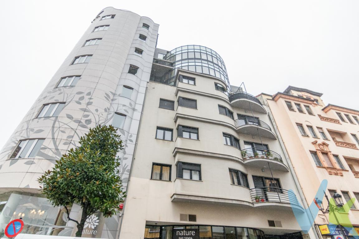 ¡¡¡¡BAJADA DE PRECIO!!!Piso del año 2007, situado en la encantadora zona de Masip, en la ciudad de Oviedo. Sus 83 metros cuadrados útiles,  se extienden hasta 92 metros cuadrados construidos. El piso alberga dos habitaciones espaciosas con  grandes armarios empotrados.El salón-comedor es el corazón del hogar, un espacio cálido y acogedor  exterior...con 2 grandes ventanas....La cocina moderna y  completamente amueblada y equipada con electrodomésticos semi nuevos,Beneficiándose de un ascensor en el edificio, el acceso al piso es sencillo y sin ninguna barrera arquitectónica. Además, la propiedad incluye una plaza de garaje, opcional y no incluida en el precio.El piso de entrega completamente amueblado con muebles de diseño. Un lujo al alcance de pocos.  La ubicación del piso es inmejorable, siendo una de las zonas más atractivas de Oviedo. literalmente a 5 minutos de la Calle Uría . Las opciones de transporte son numerosas y accesibles, con paradas de autobús y una la estación de tren de LLamaquique a escasos metros, lo que facilita la conexión con el resto de la ciudad y más allá. Dispone de GARAJE OPCIONAL con un precio adicional de 24.900EUR VAMOS A VERLO!!NOTA: SOLO SE ATENDERÁN INTERESADOS QUE DEJEN SU NUMERO DE TELEFONOPRECIO DE VENTA SIN GASTOS NI IMPUESTOS INCLUIDOS: El precio de venta no incluye gastos de notaría, registro de la propiedad, gestoría, ni el Impuesto de Transmisiones Patrimoniales (ITP) o el IVA/AJD. El precio de venta no incluye los honorarios que se devengan a cargo del cliente comprador por la prestación de servicios de asesoramiento y gestión.  2%, con un mínimo de 2.000 EUR, del Precio de Venta (IVA no incluido). Dichos honorarios deberán ser abonados a la firma de la escritura pública.   