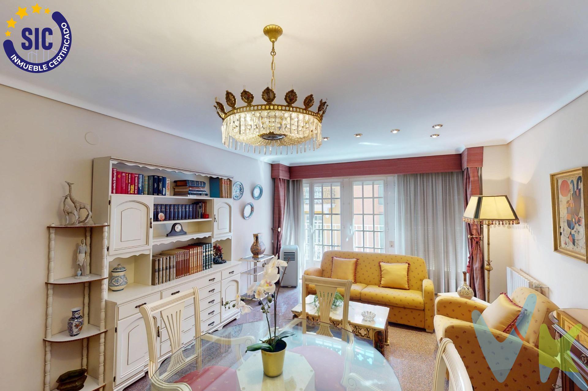 Te presentamos una luminosa vivienda ubicada en el corazón de la ciudad, a tan solo 100 metros de la emblemática Puerta del Sol. Este elegante piso cuenta con un total de 121 metros cuadrados construidos, distribuidos eficientemente: un acogedor hall que da acceso a un amplio salón-comedor adornado por ventanales que ofrecen abundante luz natural. La cocina es funcional e incluye galería hacia el patio interior. Dispone también de tres habitaciones dobles completamente equipadas con armarios empotrados y otra habitación simple ideal como despacho o cuarto infantil. Un baño completo que da servicio a dos habitaciones y otro baño completo para otra habitación complementan esta oferta excepcional. Esta propiedad se ofrece amueblada e incluye electrodomésticos listos para usar desde el primer día, lo cual representa una excelente oportunidad si buscas mudarte sin complicaciones adicionales; además disfrutarás del espacio extra proporcionado por un práctico trastero así como la conveniencia añadida de tener plaza privada en garaje dentro del edificio. Por todo esto , congratúlate contigo mismo/a porque esta puede ser tu nueva casa! . ¡No pierdas tiempo!, simplemente trae tus maletas. Este inmueble es en exclusiva, con lo que le facilitamos cualquier información sobre la vivienda. Por este motivo, solicitamos no molesten al propietario, ocupantes de la propiedad o vecinos de la comunidad. En todos los casos los precios expuestos son más impuestos y gastos derivados de la transmisión del inmueble.