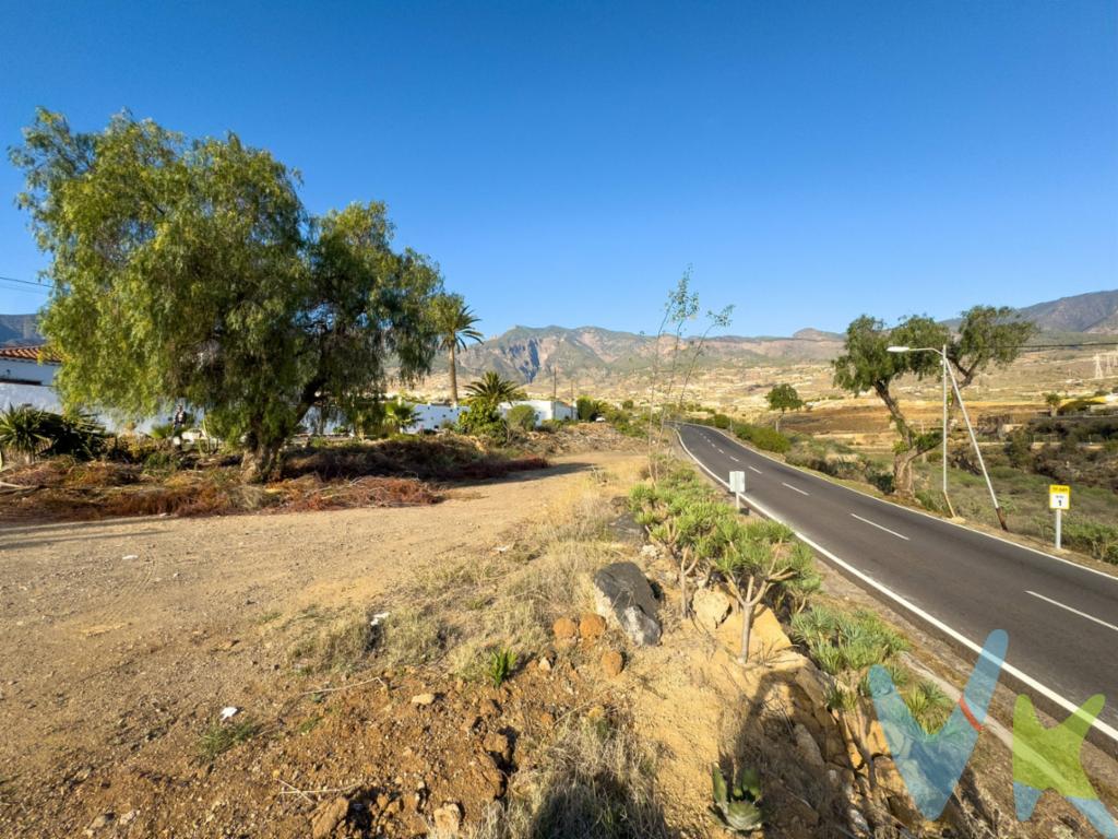 *Se Vende Terreno Rústico en Arafo* 🌿. Oportunidad única de adquirir un hermoso terreno rústico, ideal para aquellos que buscan un espacio natural y tranquilo. Se trata de dos parcelas separadas con un total de 9.286 m², ubicadas en la carretera La Hidalga, en la hermosa localidad de Arafo. 🔹 *Características:*. - Superficie total: 9.286 m² (dos parcelas). - Ubicación: Carretera La Hidalga, Arafo. - No es edificable, ideal para uso agrícola, recreativo o como inversión. - Entorno natural y tranquilo, perfecto para desconectar y disfrutar de la naturaleza. 🔹 *Oportunidades:*. - Ideal para cultivo, huertos o actividades al aire libre. - Espacio para disfrutar de la tranquilidad y la belleza del paisaje canario. 📞 Para más información o concertar una visita, no dude en contactar. ¡No dejes pasar esta oportunidad de adquirir un trozo de naturaleza en el corazón de Arafo! 🌳. Datos meramente informativos sin valor contractual. Impuestos y gastos de transmisión no incluidos en el precio de venta. 