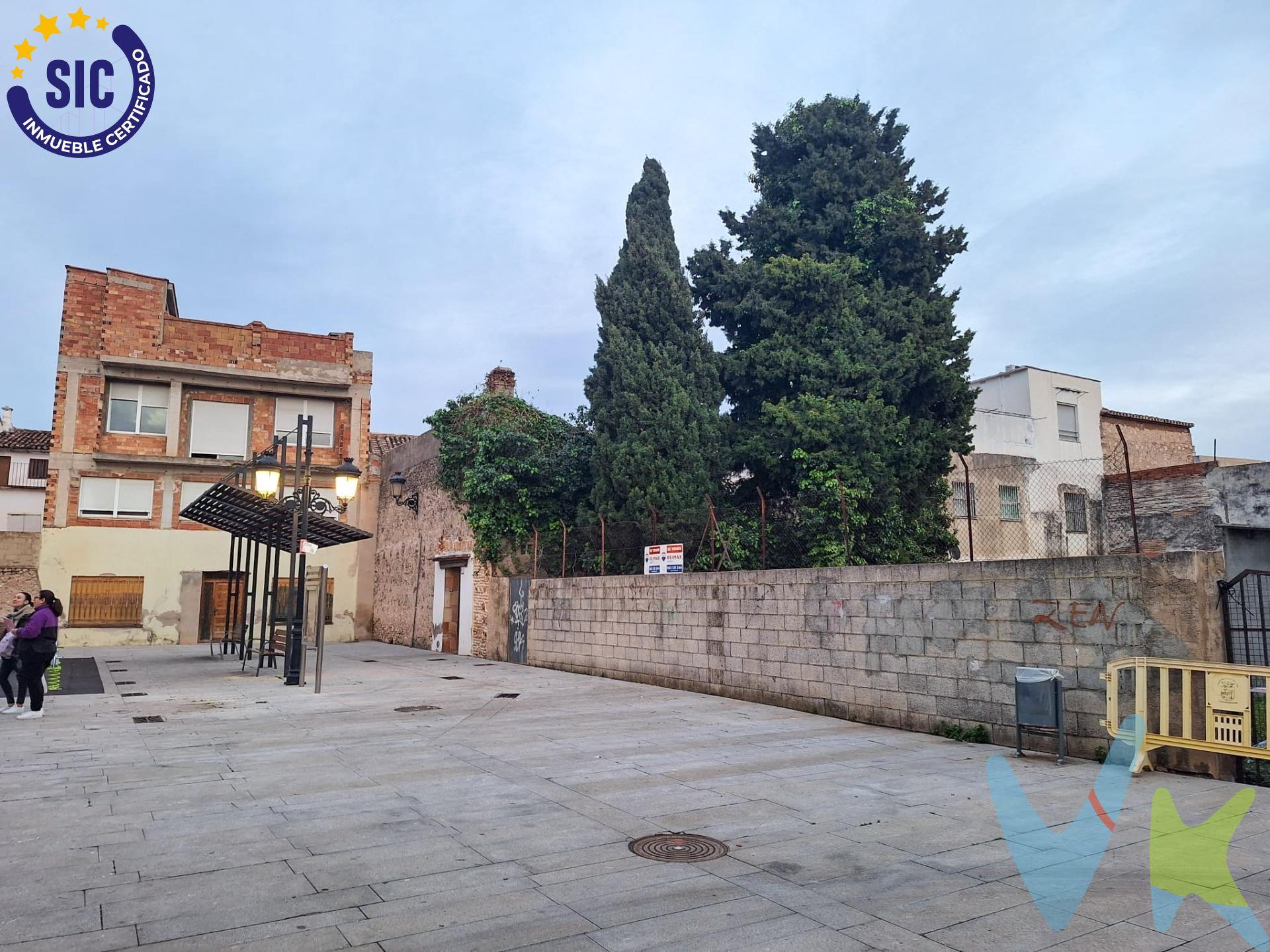¡Oportunidad única! Terreno urbano en La Alquería de la Comtessa. ¿Buscas el lugar perfecto para construir tu hogar o invertir? Este terreno urbano de 245 m² en La Alquería de la Comtessa tiene todo lo que necesitas para empezar tu próximo proyecto. ¿Por qué este terreno es especial?. Superficie ideal: 245 m², perfecto para una vivienda espaciosa o un proyecto a medida. Ubicación privilegiada: En pleno casco urbano, con todos los servicios a un paso: supermercados, colegios, farmacias y más. Entorno tranquilo: Vive en un barrio residencial con encanto, rodeado de naturaleza y a pocos minutos de las mejores playas de Gandía. Excelentes accesos: Conexión rápida a las principales carreteras de la zona. Imagina tu futuro aquí: un clima mediterráneo espectacular, un pueblo acogedor y un terreno con el tamaño perfecto para hacerlo todo realidad. No dejes pasar esta oportunidad. ¡Contacta hoy mismo y ven a verlo!. La descripción del presente inmueble e imágenes tienen mero carácter informativo y en ningún caso carácter contractual, pudiendo ser modificados por la inmobiliaria comercializadora sin que ello implique responsabilidad alguna frente a terceros. En el precio de venta a público, esta propiedad NO incluye los gastos de adquisición (Notario, registro, gestión, honorarios, etc…).
