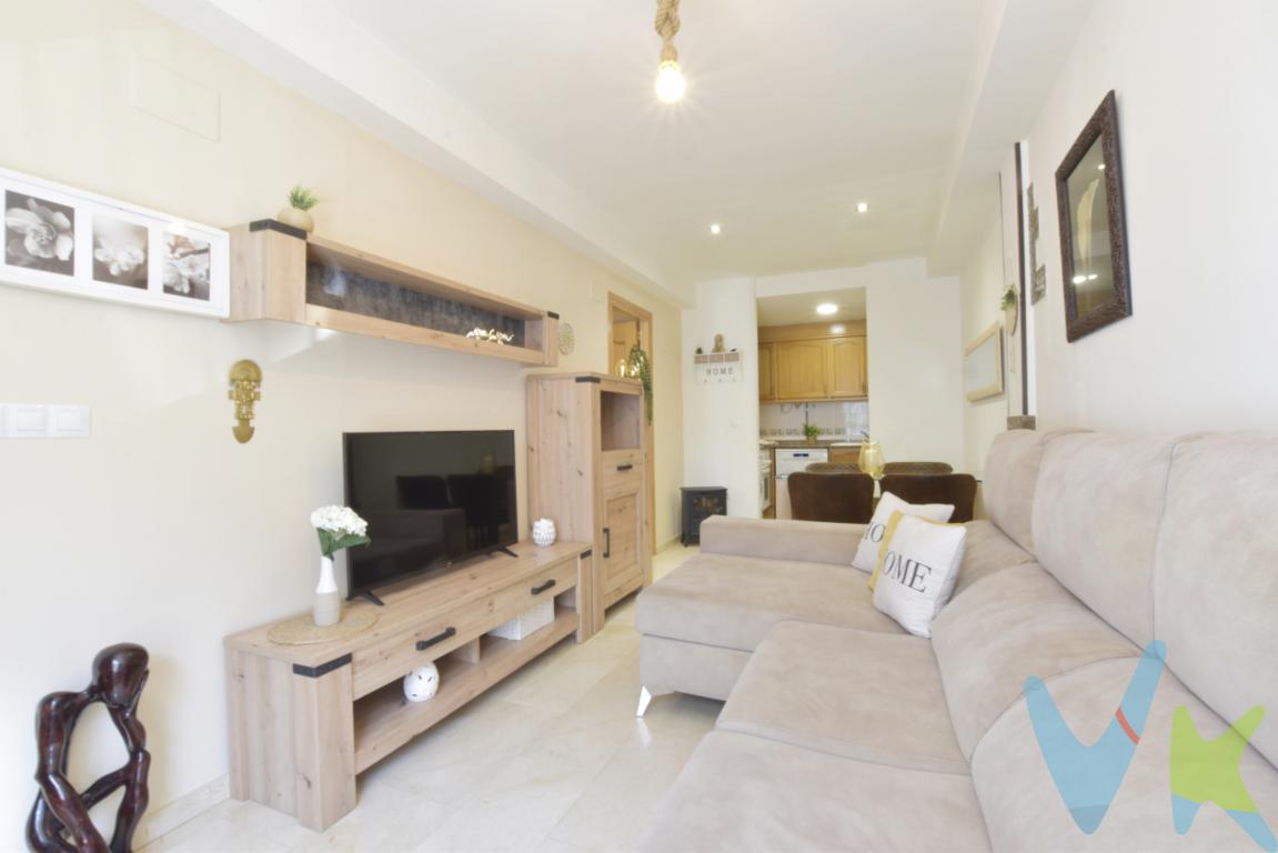 ¿Buscas independizarte o invertir en una vivienda funcional y bien ubicada? Te ofrecemos esta acogedora planta baja. La vivienda cuenta con una habitación, baño completo y salón con cocina americana, creando un espacio práctico, cómodo y bien aprovechado. Además en el edificio junto a la piscina hay un SPA que incluye sauna, baño turco, ducha tailandesa y gimnasio, actualmente en reformas, a partir del verano podrás disfrutar de estos servicios extra. A diez minutos andando de la estación del metro, L3, dirección Valencia a unos 20 minutos y la playa se encuentra a 5 km. No lo dudes más, llámanos y visita esta vivienda si lo que quieres es comenzar un nuevo estilo de vida Incluye garaje y trastero, además se incluyen muebles y electrodomésticos. ¿Te gustaría enterarte en primicia de nuestros inmuebles en alquiler y venta? En VIVEKU.ES los publicamos con unos días de antelación.Contamos con 30 años de experiencia acreditada y nuestro objetivo es garantizarle un servicio de compra humano, ético, de calidad, fácil y seguro. Nuestro equipo lo integran agentes con la titulación AIR (Agente Inmobiliario Registrado) y Agentes Certificadores de la categoría Premium en certificación de inmuebles y debidamente registrados en el Registro de Agentes de Intermediación de la CV (RAICV 0743). Consulte en nuestras reseñas de Google lo que opinan los clientes que ya han trabajado con nosotros.El precio del inmueble no incluye los honorarios de la agencia que ascienden al 3% del precio final del inmueble más el 21% de IVA, ni los gastos de notaría y registro de la propiedad (que están sujetos a aranceles y varían dependiendo del precio de escrituración), ni los impuestos (que en la Comunidad Valenciana varían dependiendo del precio del inmueble y de las características personales del comprador).