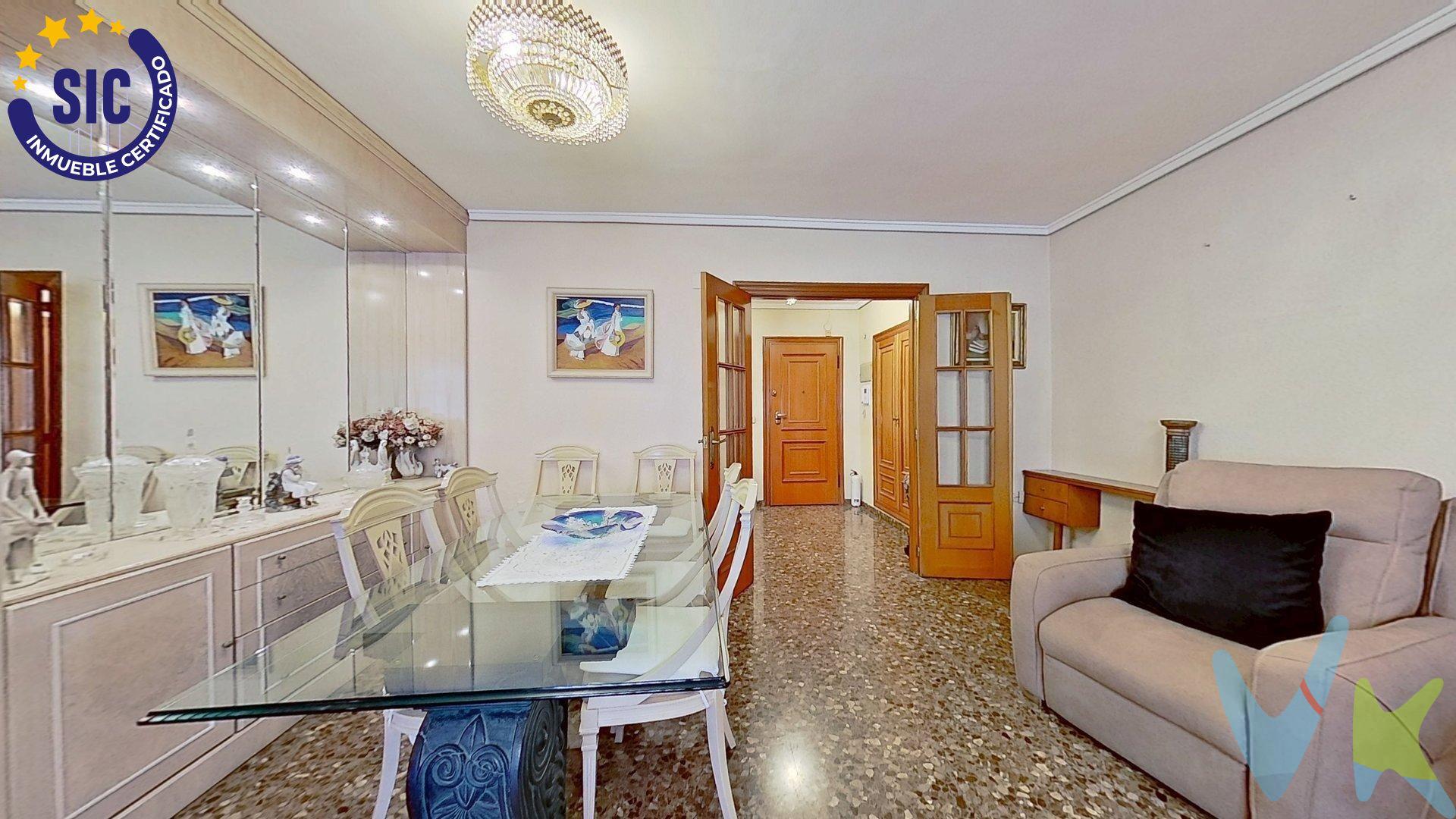 Buscas una vivienda de cuatro habitaciones y baños en Valencia?. Esta vivienda es para ti, situada en la quinta planta de un edificio residencial consolidado en la calle Isla Cabrera, una zona bien conectada y con todos los servicios a su alcance. El inmueble cuenta con 124 m² construidos, distribuidos en 4 habitaciones con armarios empotrados y 2 baños completos, ofreciendo una distribución cómoda y funcional, ideal tanto para vivienda habitual como para inversión. Su altura le proporciona buena luminosidad y una agradable sensación de amplitud. La cocina amueblada dispone además de lavadora y lavavajillas. Ubicada en un entorno urbano con excelente acceso a transporte público, centros médicos, supermercados y zonas comerciales. Plaza de garaje opcional 20.000 euros. Una oportunidad interesante para quienes buscan una vivienda en Valencia con buena ubicación y posibilidades de revalorización. Ven a visitarla ya¡¡¡. VENTA:. PVP 365.000€. Gastos e impuestos no incluidos en el precio. La compra conlleva impuestos y gastos de formalización para el comprador. A título orientativo se informa que en segundas transmisiones el ITP con carácter general en Valencia es del 10%, pudiendo existir otros tipos impositivos atendiendo a las circunstancias personales del comprador u otras circunstancias previstas legalmente. Base imponible del impuesto el mayor valor entre el precio de compraventa, la tasación o el valor de referencia catastral. En cuanto a los gastos de notaría y registro, en su caso, suelen oscilar aprox; entre 1,5% y 2,5% (aranceles variables según precio, n.º de copias y complejidad). El comprador elige notario. Si el comprador precisase de. hipoteca: tasación, condiciones y costes bancarios serán según entidad elegida por el comprador, así como los gastos de gestoría, y cualesquiera otros gastos inherentes a la formalización de la compraventa que legalmente correspondan a la parte compradora, salvo pacto expreso en contrario con el vendedor. El consumidor tiene, conforme a la normativa vigente, a su disposición información y documentación adicional relativa al inmueble y condiciones de la compraventa, que podrá ser consultada en C/Joaquín Costa 4, bajo 46005 Valencia o urbe2@remax.es. Honorarios de mediación inmobiliaria a cargo del COMPRADOR: (3% del precio final de venta más IVA (21%), salvo otro pacto.); y de VENDEDOR (según acuerdo con el mismo). Se informa al consumidor que la agencia actúa como intermediaria inmobiliaria en la operación, estando cualquier eventual compraventa y sus condiciones sujeta a la aceptación expresa del propietario-vendedor y a la posterior formalización del correspondiente contrato.