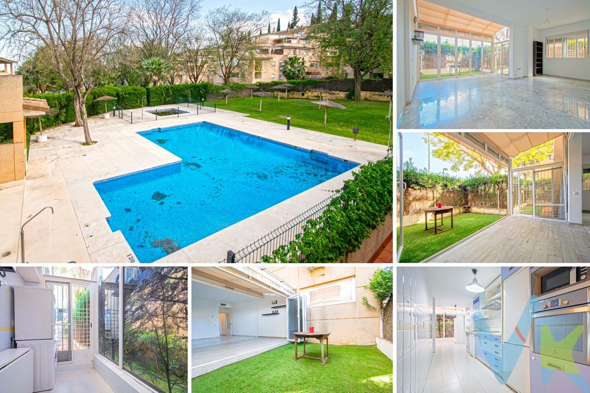 Gran oportunidad piso en Santa Eufemia, Tomares!!!. Vivienda en planta baja con gran terraza!!!. Amplio, exterior y muy luminoso. El inmueble dispone de 80m2 construidos con buena distribución. El salón es independiente, muy amplio ya que ha sido ampliado con parte de la gran terraza que dispone, quedando una zona cubierta, perfecta como sala de estar, estudio, etc.. y otra descubierta ideal para disfrutar de una comida al aire libre, además rodea toda la vivienda, lo que le aporta mucha luz natural. La cocina es independiente y se encuentra amueblada y equipada con electrodomésticos, con zona lavadero, muy amplia. El piso dispone de dos dormitorios exteriores, el principal con zona vestidor y un baño con placa de ducha. Las ventanas son de aluminio lacado en blanco, las puertas de madera lacada en blanco y el suelo de mármol y se encuentra climatizado con aire centralizado frío/calor. Exterior y muy luminoso, muy bien situado, en urbanización cerrada con jardines, piscinas, zonas deportivas, ( 4 pistas de padel), 2 clubes sociales... No se lo piense más, venga a visitarlo!!!. . Informamos a nuestros clientes compradores que el precio de venta no incluye lo siguiente: Honorarios de la agencia inmobiliaria, Impuestos (I.T.P., I.V.A. o A.J.D., en su caso) ni otros gastos de la compraventa (gastos de Registro de la Propiedad, Notaría, Gestoría ni de posible Financiación). Documento D.I.A. a disposición del consumidor según Decreto 218/2005 Junta de Andalucía. . 