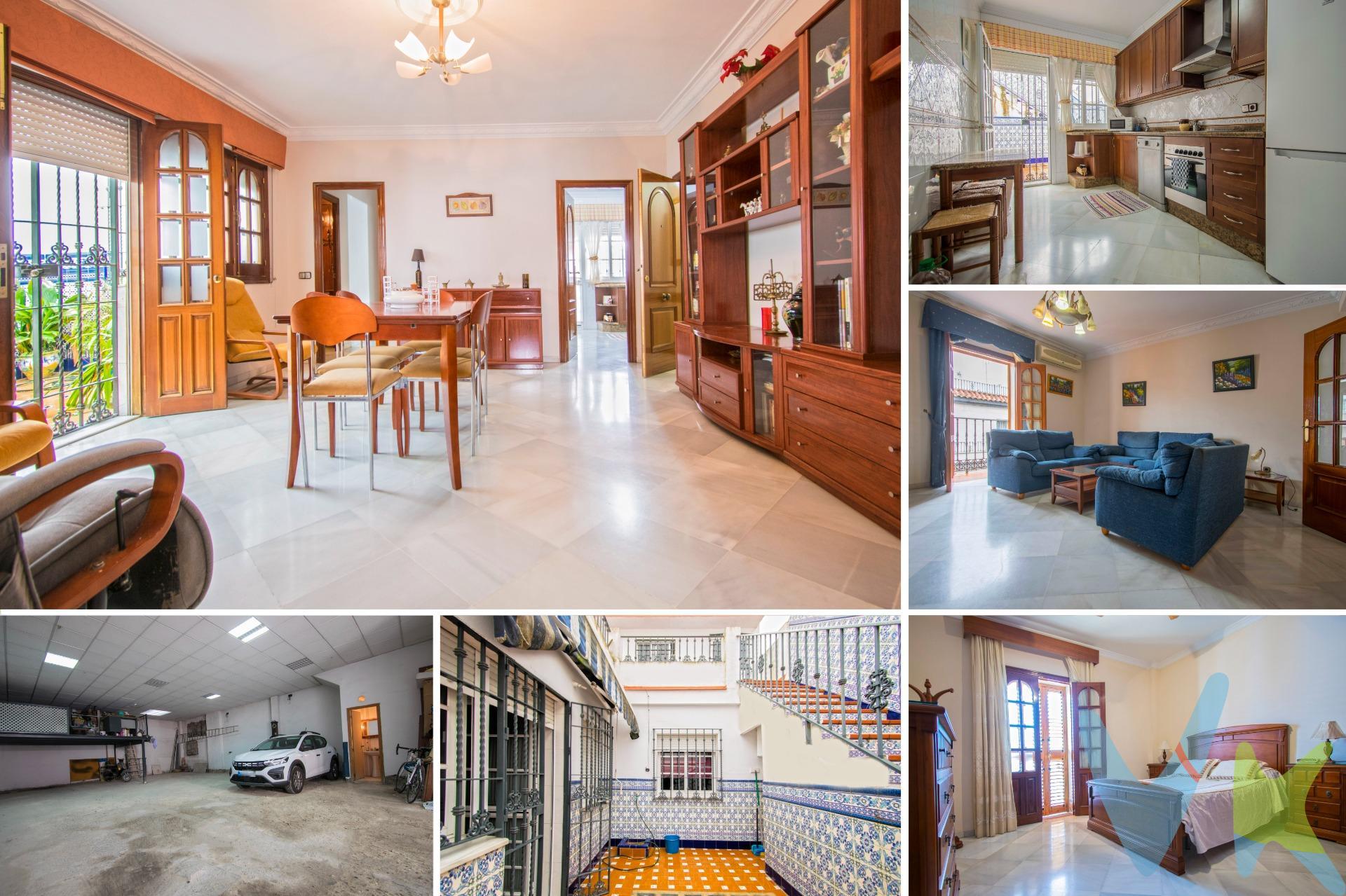 Casa para entrar a vivir con muy buena ubicación en la zona de Dos Hermanas.  La vivienda tiene dos amplios patios de 8 m2 cada uno, dos balcones a la calle, pasamano de madera en la escalera, azotea con la misma superficie de la casa y local que ocupa la planta baja. La casa de 293 m2 construidos consta de planta baja con local y aparcamiento. En la  primera planta nos encontramos 2 amplios salones uno de ellos independiente, 3 habitaciones luminosas, 2 baños más un aseo,  2 patios y una amplia cocina equipada con una gran despensa. . Informamos a nuestros clientes compradores que el precio de venta no incluye lo siguiente: Honorarios de la agencia inmobiliaria, Impuestos (I.T.P., I.V.A. o A.J.D., en su caso) ni otros gastos de la compraventa (gastos de Registro de la Propiedad, Notaría, Gestoría ni de posible Financiación). Documento D.I.A. a disposición del consumidor según Decreto 218/2005 Junta de Andalucía. 