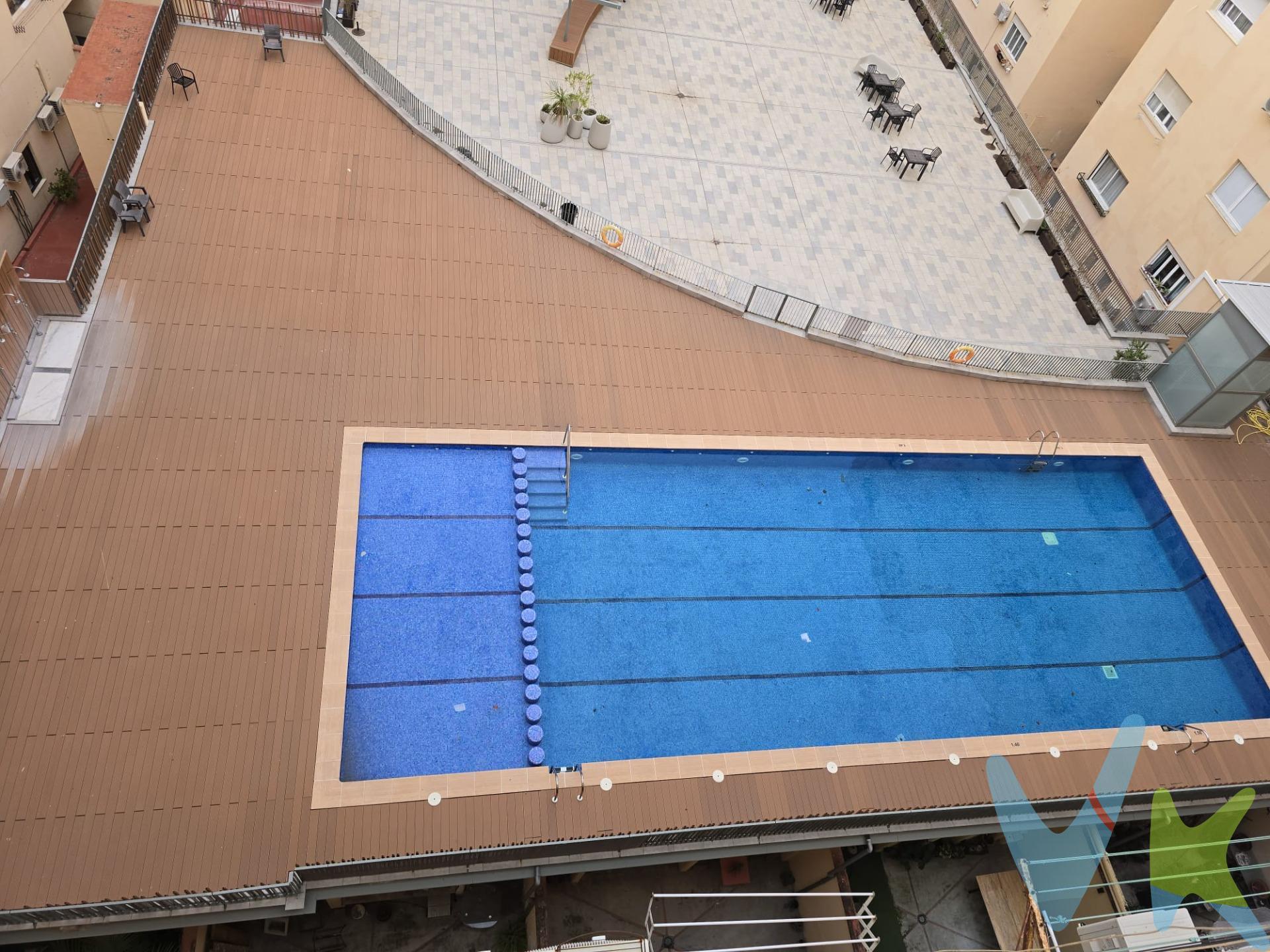 Descubre este espléndido piso en la emblemática zona de La Petxina, Valencia. . Con una generosa superficie construida de 138 m², esta propiedad ofrece un inmenso potencial para crear el hogar que siempre has soñado. Actualmente  se distribuye en cinco habitaciones, dos baños completos , salón comedor con acceso a balcón con vistas a las zonas comunes y cocina independiente. Disfruta del encanto de los techos altos con molduras y una orientación este-oeste que inunda cada rincón de luz natural. El edificio cuenta con zonas comunes ideales para familias, incluyendo un parque infantil , piscina donde podrás relajarte bajo el sol valenciano y sala multiusos donde poder reunirte con amigos y familiares para la celebración de eventos. Situado en la sexta planta con ascensor y junto al hermoso cauce del río, tendrás fácil acceso a todas las comodidades modernas sin perderte lo mejor del centro urbano: estaciones de metro cercanas y la Gran Vía Fernando el Católico están a solo pasos. . Este piso se entrega 'para reformar', brindándote libertad total para personalizarlo según tus gustos. Además, ser propietario no solo te da derecho sobre tu vivienda; también disfrutarás como copropietario de los bajos comerciales adjuntos a la finca, lo que se refleja en el bajo importe de los gastos de comunidad en los que además se incluye el consumo de agua. Y por si fuera poco, la vivienda lleva anejo un trastero en la cubierta del edificio que te permitirá disponer e un espacio extra de almacenamiento. Por mandato expreso del propietario, comercializamos este inmueble en EXCLUSIVA, lo que le garantiza un servicio de calidad, un trato fácil, un proceso sencillo, rápido y sin interferencias de terceros. Por este motivo, se ruega no molestar al propietario, a los ocupantes de la propiedad, a los vecinos o conserjes del edificio o urbanización si los hubiera. Muchas gracias por su comprensión. Si Usted es agencia inmobiliaria y tiene un cliente para este inmueble, llámenos, estaremos encantados de colaborar en esta y otras operaciones. Gestión de Viviendas es una Agencia Registrada con el Nº 1.584 en el Registro Obligatorio de Agentes Inmobiliarios de la Comunitat Valenciana, según el DECRETO 98/2022, de 29 de julio, del Consell, por el que se regula el Registro de Agentes de Intermediación Inmobiliaria