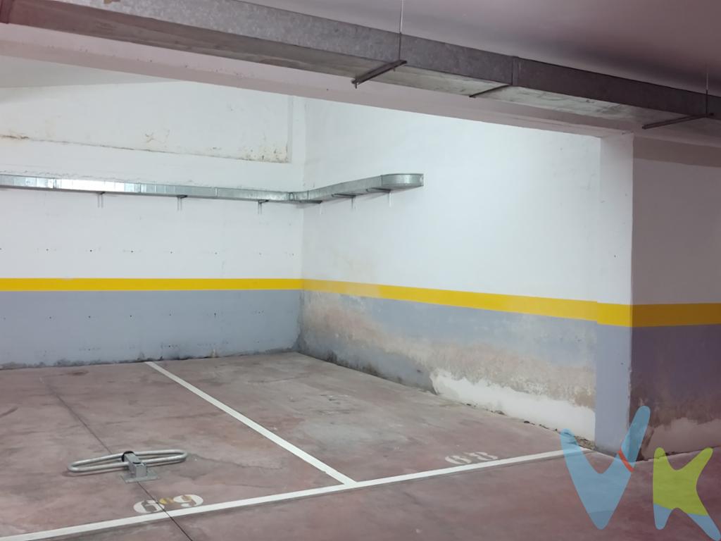Plaza de garaje en venta en Carretera de Villaviciosa, en edificio moderno y con excelente acceso.Dispone de aproximadamente 13 m², con unas medidas de 5,88 metros de largo por 2,20 metros de ancho, ofreciendo un espacio cómodo para estacionar y maniobrar con facilidad.Ubicada en un garaje de fácil circulación, con acceso mediante portal automático y entrada amplia, ideal para el día a día. Una opción práctica para quienes buscan comodidad y evitar los problemas de aparcamiento en la zona.También resulta una interesante oportunidad de inversión gracias a su buena ubicación y funcionalidad.No dudes en consultarnos para más información o para concertar una visita.El precio de venta no incluye el Impuesto de Transmisiones Patrimoniales (ITP), gastos de notaría, registro de la propiedad y demás gastos inherentes a la compraventa, ni los honorarios de agencia inmobiliaria a cargo del comprador. 