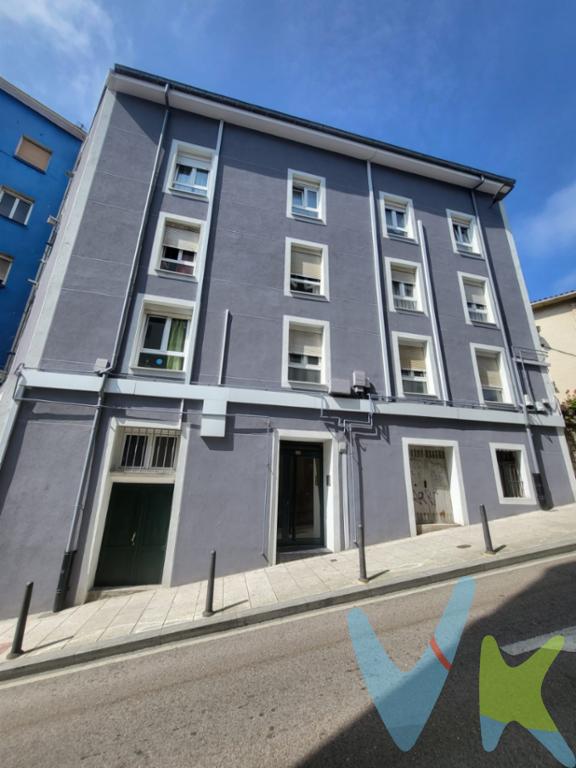 En Santander, en la conocida calle Cuesta de la Atalaya, en edificio recién reformada la fachada que ahorra energía en la vivienda, ponemos a la venta un apartamento recién reformado, distribuido en salón comedor con cocina americana, una habitación y un baño, totalmente nuevo, tiene un balcón orientación Oeste lo que significa que tienes sol toda la tarde, con calefacción. Apartamento único que ponemos a su disposición.