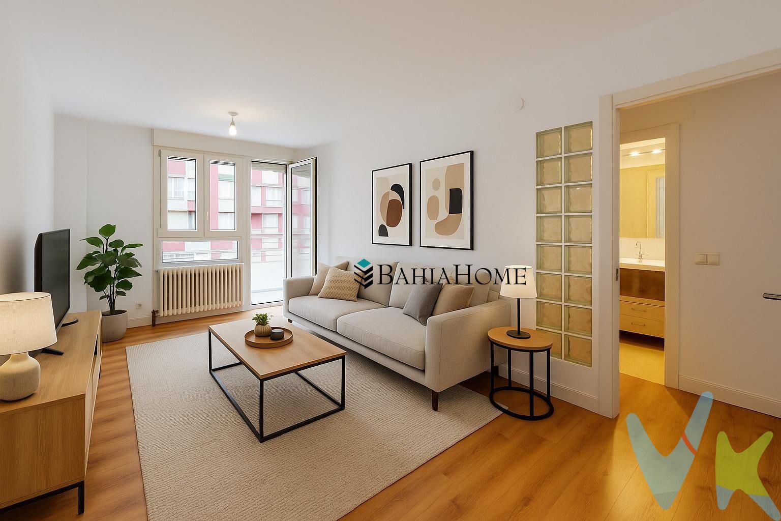 🌟 Vive en el centro de Santander: piso amplio con terraza y ascensor 🌟. ¿Buscas amplitud, luz y todas las comodidades del centro? Este fantástico piso de 100 m² útiles en Lope de Vega te ofrece espacios amplios, terraza y ascensor, en una de las zonas más demandadas de Santander.  . 🛋️ Nota importante: El piso se entrega sin amueblar, aunque las fotografías muestran una propuesta de mobiliario para ayudar a visualizar mejor la distribución y el potencial de cada estancia. 🏠 Características principales:. 📐 100 m² útiles — habitaciones y estancias amplias para tu comodidad. 🛏️ 3 dormitorios — versátiles para familia, despacho o invitados. 🚿 2 baños completos . 🍽️ Cocina independiente con buen espacio de almacenamiento. 🌞 Terraza ideal para desconectar al aire libre. 🏢 Edificio con ascensor — totalmente accesible. 🌇 Altura y buena luz natural — ambientes luminosos durante todo el día. 📍 Ubicación privilegiada:. Vivir aquí es estar en el corazón de Santander, con todo a tu alcance:. 🚌 Paradas de autobús y buenas conexiones. 🏬 Supermercados, comercios, farmacias y bancos. 🍽️ Restaurantes, cafeterías y zonas de ocio. 🎭 A un paso del centro cultural, teatro, bibliotecas y zonas emblemáticas. 🌳 Cercano a parques para pasear y desconectar. 💡 Ideal para:. Vivir en el centro, con todos los servicios a mano. Disfrutar de espacios amplios y luminosos. Amueblar el piso a su gusto, creando su propio estilo. 📞 ¿Lo vemos?. Un piso con esta ubicación no aparece todos los días. Contacta para más información y concertar una visita. ¡Te encantará! ✨. 