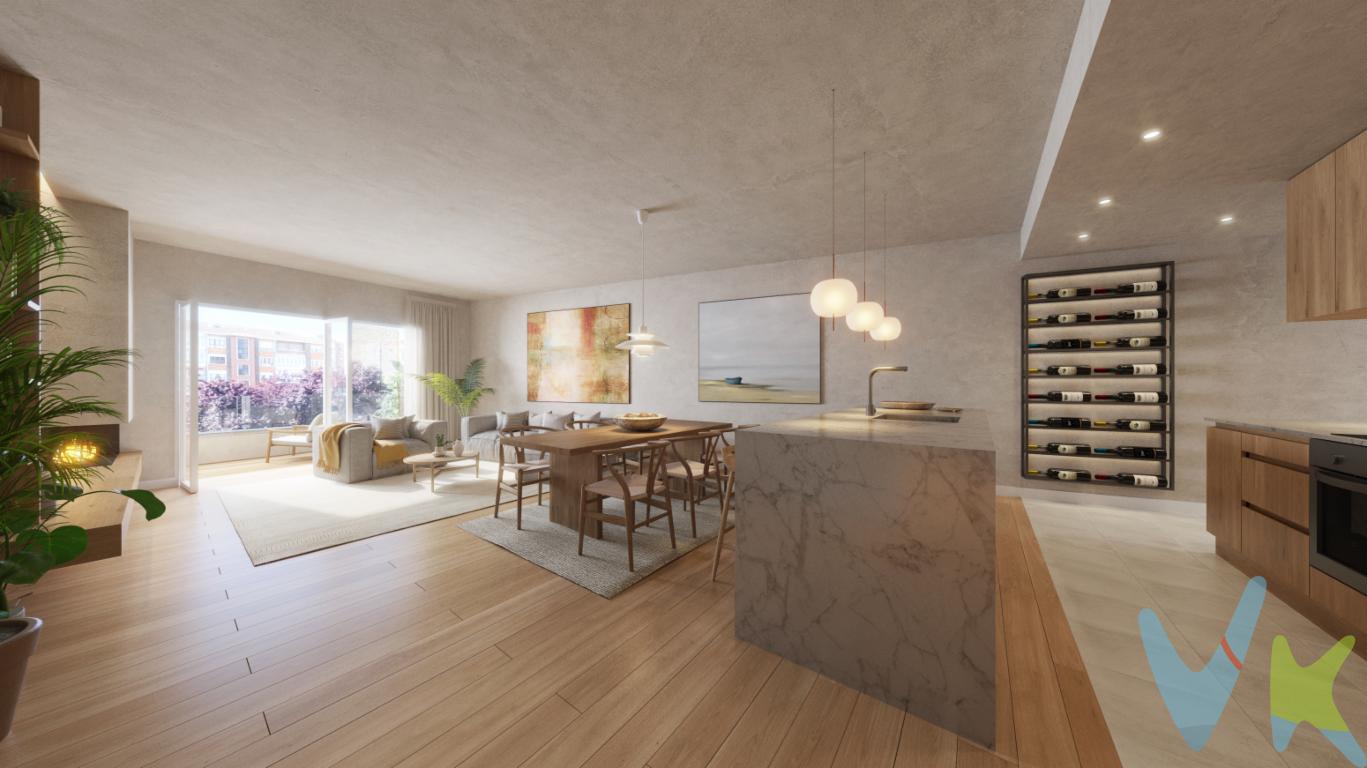 Hay viviendas que cumplen expectativas y otras que simplemente son diferentes. Este espectacular ático es, sin duda, una joya.Con 136 m² construidos, una magnífica orientación sur y este y nada menos que tres terrazas privadas, esta vivienda ha sido diseñada para quienes valoran el espacio, la luz y la exclusividad.Su distribución ofrece 3 dormitorios y 2 baños completos, combinando amplitud, privacidad y una conexión continua con el exterior. Las terrazas se convierten en auténticas prolongaciones de la vivienda: espacios donde desayunar al sol, relajarse al final del día o disfrutar de reuniones al aire libre con total privacidad.La orientación y altura convierten cada estancia en un espacio especialmente luminoso, cálido y agradable durante todo el año.Además, la vivienda contará con las mejores prestaciones en eficiencia y confort: ? Suelo radiante ? Aerotermia ? Placas solares ? Fachada ventilada ? Carpintería exterior de PVC ? Aislamientos térmicos y acústicos de alta calidadTodo ello dentro de una urbanización moderna, diseñada bajo criterios actuales de sostenibilidad, eficiencia energética y calidad de vida.? Una oportunidad realmente difícil de encontrar en Colindres. Viviendas de estas características apenas salen al mercado y, cuando lo hacen, tienen una demanda muy alta.Una vivienda pensada no solo para vivir sino para disfrutarla cada día.