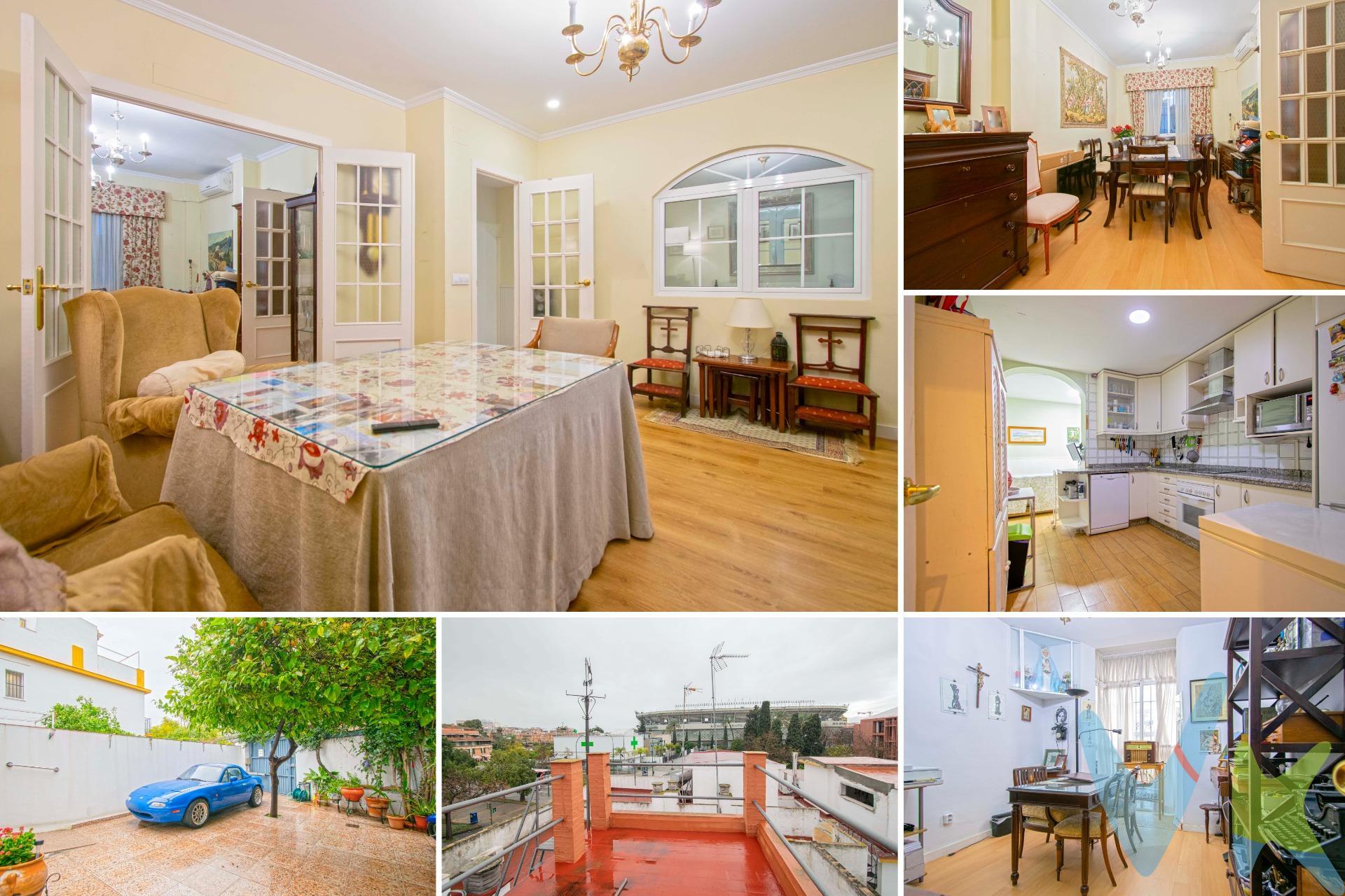 MAGNÍFICO ADOSADO de 240 m2 a escasos metros de la Avda. Manuel Siurot, zona residencial con inmejorable situación. Esta preciosa vivienda de 5 habitaciones te ofrece todas las comodidades que puedas necesitar, incluyendo varios patios y terrazas en los que podrás disfrutar de agradables veladas junto a la familia y amigos. Distribuido en tres plantas, más el sótano. Nada más entrar nos recibe un amplísimo patio, que a la vez puede utilizarse como plaza de garaje. . En planta baja nos encontramos con un amplio hall donde se haya el aseo de cortesía, y a su vez nos da paso a un salón y un comedor, ambos muy espaciosos, exteriores e intercomunicados con unas puertas correderas, lo que hace que la sensación de amplitud sea aún mayor. . A continuación, nos encontramos con la cocina-office amueblada y equipada con unas estupendas dimensiones, desde la que accedemos a un pequeño patio con encanto que invita a poder disfrutar de grandes momentos de índole culinaria. . En la primera planta nos encontramos con cuatro estupendos dormitorios, el principal con baño completo con placa de ducha en suite, y el otro baño en el pasillo abasteciendo al resto de las habitaciones. Y para completarlo cuenta con una tercera planta donde nos encontramos con la quinta habitación que puede tener distintas utilidades según las necesidades, accediendo a una amplísima terraza con unas vistas absolutamente relajantes. . Arriba del todo tiene un pequeño castillete donde tiene instaladas las placas solares que abastecen de agua caliente a la vivienda. Y para terminar, la vivienda cuenta con un sótano espectacularmente grande, que ocupa el mismo espacio que la planta de arriba, en él se encuentra la chimenea de la vivienda, teniendo un potencial enorme de poder habilitarla con un mini apartamento, sala de juegos, o cualquier otro uso que se le quiera dar. No tiene gastos de Comunidad. . Muy buena ubicación con fácil y entrada de Sevilla. Todos los servicios en la zona, bares, farmacias, supermercados.. Al lado del colegio de las Irlandesas, del Club Pineda, del Hospital Virgen del Rocío, de las Clínicas Quirón y Sagrado Corazón.. No pierdas la oportunidad de visitar esta espectacular vivienda y descubrir todo su potencial. Contáctanos hoy mismo para más información o para concertar una visita. ¡Tu nuevo hogar en Sevilla te espera!. Informamos a nuestros clientes compradores que el precio de venta no incluye lo siguiente: Honorarios de la agencia inmobiliaria, Impuestos (I. T. P. , I. V. A. o A. J. D. , en su caso) ni otros gastos de la compraventa (gastos de Registro de la Propiedad, Notaría, Gestoría ni de posible Financiación). Documento D. I. A. a disposición del consumidor según Decreto 218/2005 Junta de Andalucía.