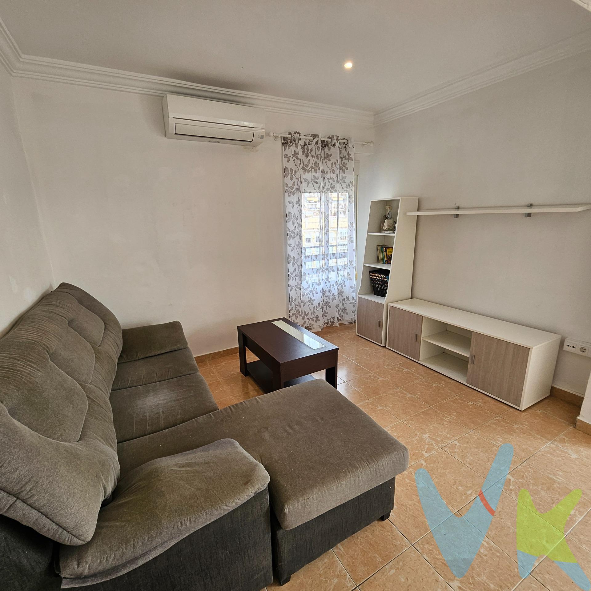 Fabuloso piso situado en una 5a planta con ascensor, ideal para quienes buscan comodidad y luz natural. Su mayor atractivo es su encantador balcón con vistas totalmente despejadas a la emblemática Plaza del Prado; un pulmón abierto en pleno centro donde podrás disfrutar de la tranquilidad, el sol y las montañas de fondo. La vivienda se encuentra en un estado excelente, recién pintada y lista para que la amuebles a tu gusto. Destaca por su fantástica distribución:. Estancias muy luminosas con armarios empotrados. Cocina independiente totalmente equipada con electrodomésticos. Vivir aquí significa tener a pie de calle todos los comercios, zonas verdes, restauración y servicios del centro histórico y peatonal, pero disfrutando de la paz y el silencio que ofrece ser un piso alto. ¡Una oportunidad única por ubicación y características! No dudes en contactar para venir a visitarlo. VENTA:. PVP 235.000€. Gastos e impuestos no incluidos en el precio. La compra conlleva impuestos y gastos de formalización para el comprador. A título orientativo se informa que en segundas transmisiones el ITP con carácter general en Valencia es del 9%, pudiendo existir otros tipos impositivos atendiendo a las circunstancias personales del comprador u otras circunstancias previstas legalmente. Base imponible del impuesto el mayor valor entre el precio de compraventa, la tasación o el valor de referencia catastral. En cuanto a los gastos de notaría y registro, en su caso, suelen oscilar aprox. entre 1,5% y 2,5% (aranceles variables según precio, n.º de copias y complejidad). El comprador elige notario. Si el comprador precisase de hipoteca: tasación, condiciones y costes bancarios serán según entidad elegida por el comprador, así como los gastos de gestoría, y cualesquiera otros gastos inherentes a la formalización de la compraventa que legalmente correspondan a la parte compradora, salvo pacto expreso en contrario con el vendedor. El consumidor tiene, conforme a la normativa vigente, a su disposición información y documentación adicional relativa al inmueble y condiciones de la compraventa, que podrá ser consultada en C/Joaquín Costa 4, bajo 46005 Valencia o urbe2@remax.es. Honorarios de mediación inmobiliaria a cargo del COMPRADOR: (3% del precio final de venta más IVA (21%), salvo otro pacto.); y de VENDEDOR (según acuerdo con el mismo). Se informa al consumidor que la agencia actúa como intermediaria inmobiliaria en la operación, estando cualquier eventual compraventa y sus condiciones sujeta a la aceptación expresa del propietario-vendedor y a la posterior formalización del correspondiente contrato.