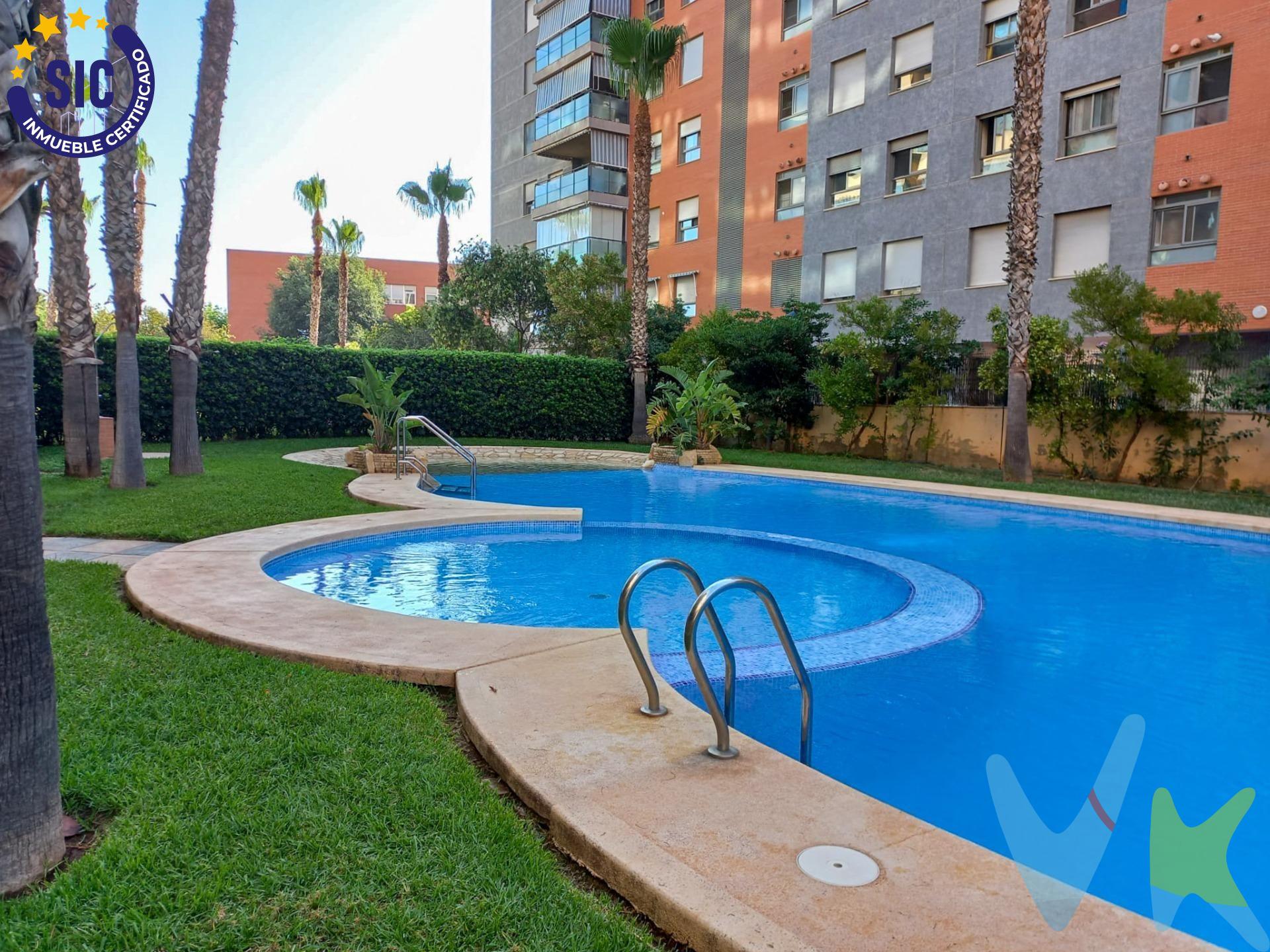 Ático en residencial premium con piscina en Mislata – Gran terraza con vistas espectaculares. Te presentamos este exclusivo ático en uno de los mejores residenciales de Mislata, ubicado en una zona privilegiada y muy demandada, con zonas comunes, piscina, parque infantil y todos los servicios a tu alcance. 🏡 Características destacadas:. Impresionante terraza descubierta con vistas panorámicas, perfecta para disfrutar del aire libre y del sol durante todo el año. Terraza cubierta climatizada, acondicionada como segundo salón-comedor, ideal para relajarte o recibir visitas en cualquier época. 3 habitaciones amplias y luminosas. 2 baños completos, funcionales y con excelentes acabados. Cocina totalmente equipada con acceso a lavadero independiente. ✨ Extras que marcan la diferencia:. Excelentes calidades en toda la vivienda. Totalmente amueblado y equipado, listo para entrar a vivir. Climatización frío-calor por conductos. Plaza de garaje muy amplia incluida. Trastero grande, ideal para almacenaje adicional. Vive en el mejor residencial de Mislata, rodeado de zonas verdes, comercios, colegios y muy bien conectado por transporte público. Una vivienda única por espacio, vistas y calidad, pensada para quienes buscan confort, estilo y una excelente ubicación. 📞 Contáctanos para más información o para agendar tu visita. ¡Te encantará!. VENTA:. PVP 590.000€.  Gastos e impuestos no incluidos en el precio. La compra conlleva impuestos y gastos de formalización para el comprador. A título orientativo se informa que en segundas transmisiones el  ITP  con carácter general en  Valencia  es del  10%, pudiendo existir otros tipos impositivos atendiendo a  las circunstancias  personales del comprador u otras circunstancias previstas legalmente. Base imponible del impuesto el mayor valor entre el precio de compraventa, la tasación o el valor de referencia catastral. En cuanto a los gastos de  notaría y registro, en su caso,  suelen oscilar aprox; entre 1,5% y 2,5% (aranceles variables según precio, n.º de copias y complejidad). El comprador elige notario. Si el comprador precisase de  hipoteca: tasación, condiciones y costes bancarios serán según entidad elegida por el comprador, así como los gastos de gestoría, y cualesquiera otros gastos inherentes a la formalización de la compraventa que legalmente correspondan a la parte compradora, salvo pacto expreso en contrario con el vendedor. El consumidor tiene,  conforme a la normativa vigente, a su disposición información y documentación adicional relativa al inmueble y condiciones de la compraventa, que podrá ser consultada en C/Joaquín Costa 4, bajo 46005 Valencia o urbe2@remax.es. Honorarios de mediación inmobiliaria a cargo del  COMPRADOR: (3% del precio final de venta más IVA (21%), salvo otro pacto.); y  de VENDEDOR (según acuerdo con el mismo). . Se informa al consumidor que la agencia actúa como intermediaria inmobiliaria en la operación, estando cualquier eventual compraventa y sus condiciones sujeta a la aceptación expresa del propietario-vendedor y a la posterior formalización del correspondiente contrato.