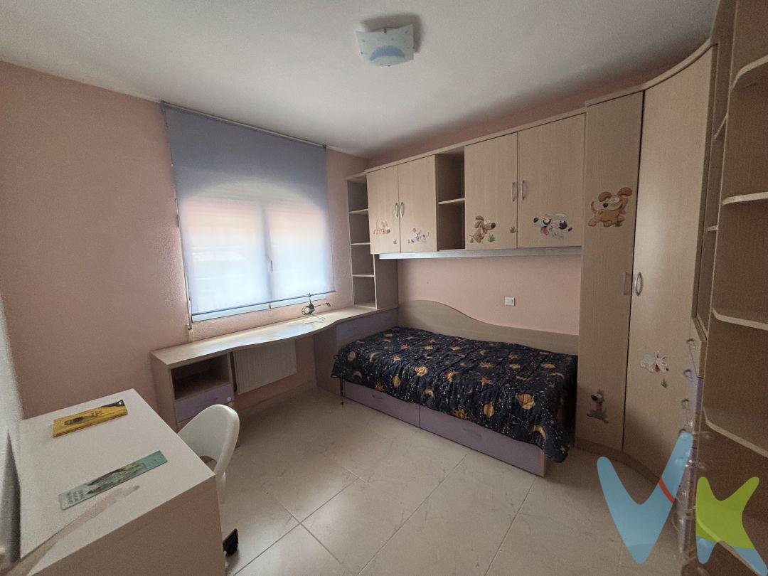 !VENTA DE CHALET EN LA MEJOR ZONA DE OLÍAS DEL REY, TOLEDO!
Características: Sauna, jacuzzi, gimnasio, patio con césped artificial, garaje con 2 plazas de aparcamiento, 3 dormitorios con buhardilla, 2 baños, 1 aseo. Se deja amueblado.
Habitaciones con armarios empotrados. Necesario pintar.
Situación: Chalet situado en el centro del pueblo, bien conectado con autobuses dirección Madrid y Toledo que pasan cada 30 minutos. En el entorno hay colegios, institutos, centro comercial, parques, supermercados, bancos, etc.
Tenemos financiera para tu hipoteca. Puedes consultarnos. Con 50.000€ de ahorro esta vivienda puede ser tuya.
"INFORMACIÓN VÁLIDA, SALVO ERROR TIPOGRÁFICO"