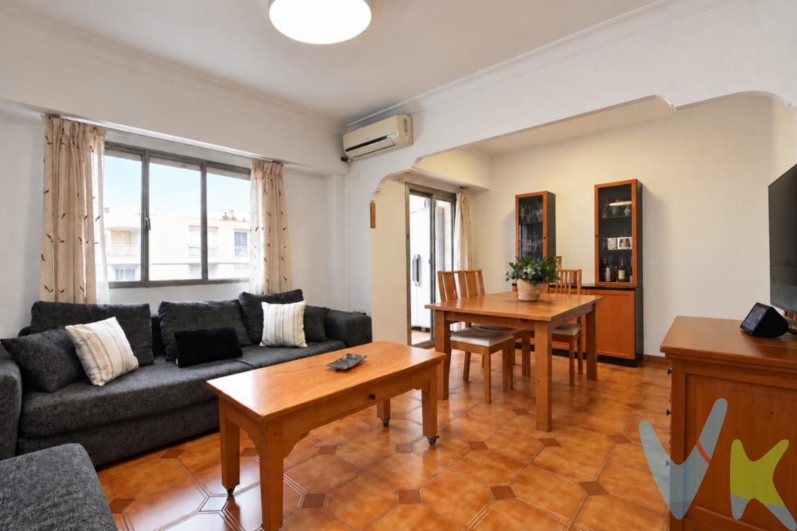 ¿Quieres independizarte y buscas una vivienda asequible? Te proponemos un piso, cuarto sin ascensor, cerca de todos los servicios, Ayuntamientoetc  y a unos tres minutos andando de la parada del metro L3, dirección Valencia a 25 minutos. La vivienda tiene algunas mejoras en lo que se refiere a puertas, carpintería interior, cocina y tuberías, además de toldo en el salón nuevo. La cocina cuenta con galería y lavadero-tendedero cerrado, aportando comodidad y espacio, incluso para tomar un tomar un café o comer. La zona de noche está orientada al este, generando ventilación cruzada tanto por la altura, un cuarto, cómo por la doble orientación, muy fresquito. También dispone de aire acondicionado. Vivirás en L´horta Nord, a 5km de la playa y los municipios más próximos son la Pobla de Farnals, El Puig y Puzol. Rafelbunyol cuenta con varios parqués, siendo el de \"La Senyera de los más conocidos, con una extensión de 43.00m2, completamente cerrado y con vigilancia, siendo ideal para los más pequeños de la casa.   ¿Quieres enterarte en primicia de nuestros inmuebles en alquiler y venta? En VIVEKU.ES los publicamos con unos días de antelación.Contamos con 30 años de experiencia acreditada y nuestro objetivo es garantizarle un servicio de compra humano, ético, de calidad, fácil y seguro. Nuestro equipo lo integran agentes con la titulación AIR (Agente Inmobiliario Registrado) y Agentes Certificadores de la categoría Premium en certificación de inmuebles y debidamente registrados en el Registro de Agentes de Intermediación de la CV (RAICV 0743). Consulte en nuestras reseñas de Google lo que opinan los clientes que ya han trabajado con nosotros.El precio del inmueble no incluye los honorarios de la agencia que ascienden al 3% del precio final del inmueble más el 21% de IVA, ni los gastos de notaría y registro de la propiedad (que están sujetos a aranceles y varían dependiendo del precio de escrituración), ni los impuestos (que en la Comunidad Valenciana varían dependiendo del precio del inmueble y de las características personales del comprador).   