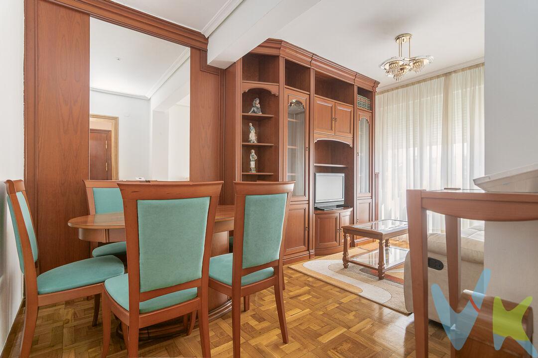 Luminosidad, ubicación y comodidad en el corazón de Burlada
Te presentamos esta fantástica vivienda situada en pleno centro de Burlada, una de las localidades con mayor dinamismo del área metropolitana de Pamplona. Su excelente ubicación permite disfrutar de todo tipo de servicios a pocos pasos: comercios, supermercados, centros educativos, instalaciones deportivas, zonas de ocio, restauración y una intensa vida social durante todo el año. Además, cuenta con una magnífica comunicación con Pamplona gracias al servicio de autobús urbano, que ofrece conexiones rápidas y frecuentes.
La vivienda dispone de 3 dormitorios, 1 baño y se encuentra en perfecto estado de conservación, por lo que está lista para entrar a vivir sin necesidad de realizar reformas.
Uno de sus grandes atractivos es su excelente orientación, que proporciona una extraordinaria entrada de luz natural durante gran parte del día, creando espacios cálidos, acogedores y muy agradables.
Una oportunidad ideal tanto para quienes buscan su vivienda habitual como para quienes desean realizar una inversión en una zona consolidada, con una elevada demanda y todos los servicios al alcance de la mano.
El edificio no dispone de ascensor.
 
INFORMACIÓN LEGAL
▪ Información meramente orientativa, sin carácter contractual.
▪ Superficies y características aproximadas, con finalidad descriptiva.
▪ En el precio de venta están incluidos los honorarios de la agencia inmobiliaria, que serán asumidos por la parte vendedora.
▪ El precio indicado no incluye los gastos e impuestos derivados de la compraventa a cargo del comprador (Notaría, Registro de la Propiedad, I.T.P., A.J.D. o I.V.A., según corresponda), ni otros posibles gastos asociados.
▪ El inmueble se transmite sin mobiliario ni otros enseres, salvo que se indique expresamente lo contrario.
 
A modo orientativo en Navarra:
▪ Notaría y Registro: 1%–1,5%.
▪ ITP: tipo general 6% (con posibles bonificaciones).
▪ AJD: aprox. 0,5%–1%.