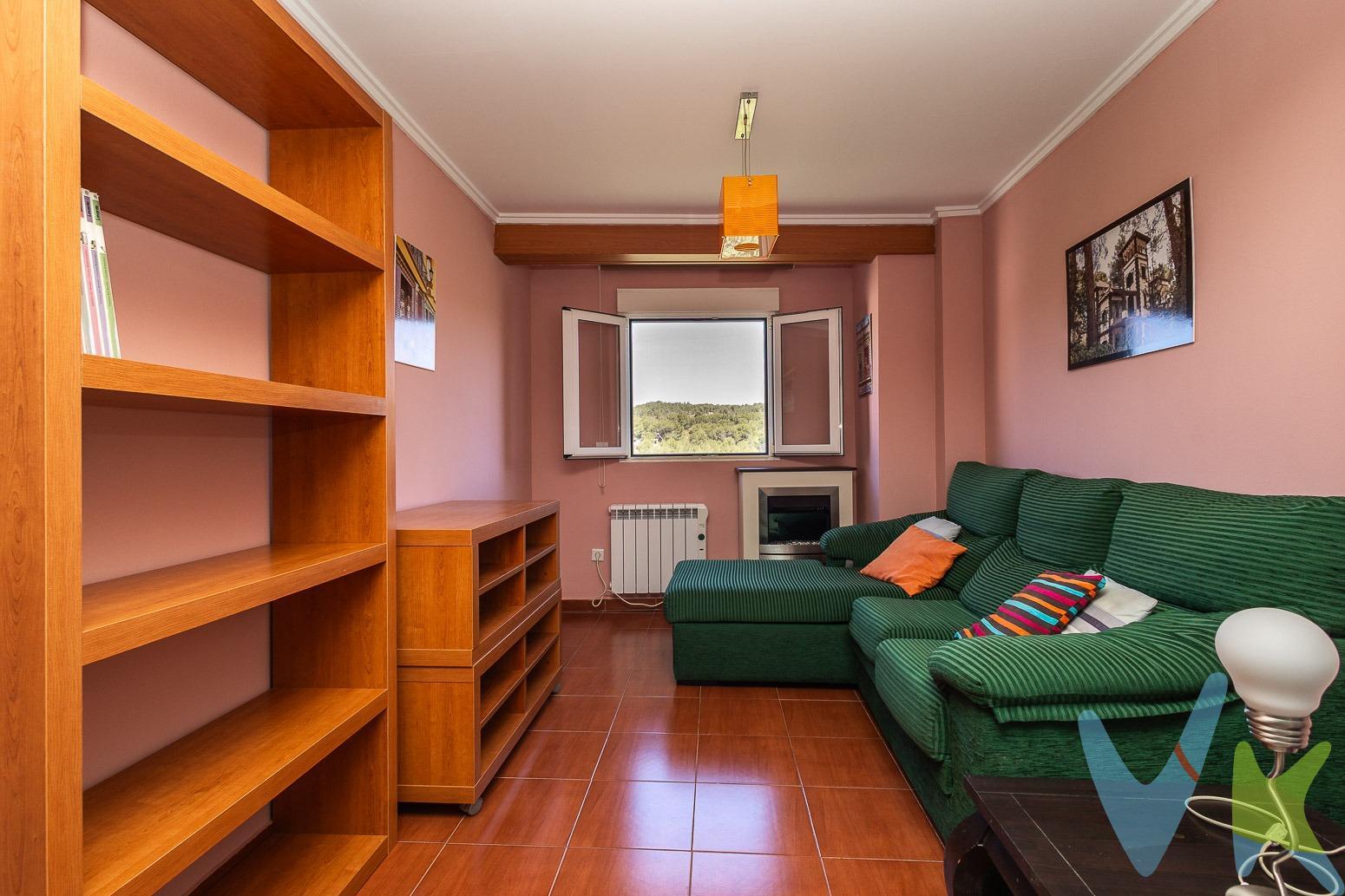 Buscas un piso en un pueblo con encanto?. Te presentamos este precioso piso en Navajas, un pueblo de Castellón de origen Árabe, rodeado de montañas, con rutas de agua y riqueza paisajística, en plena naturaleza y con una de las Cascadas más bonitas y conocidas de toda la Comunidad Valenciana “El salto de la novia”, donde refrescarte este verano. El piso está distribuido en 3 habitaciones, 1 de ellas doble y todas ellas con armarios empotrados. Además cuenta con 1 baño completo, un luminoso salón comedor con cocina americana totalmente equipada. También tiene lavadora y lavavajillas. Recientemente reformado, con ventanas climalit, y unas preciosas vistas a la naturaleza. Es un segundo piso sin ascensor, y a tan sólo 3 minutos de la Cascada. No pierdas la Oportunidad de adquirir la vivienda que estabas buscando en un entorno único, repleto de paz y tranquilidad. La vivienda está actualmente alquilada hasta Agosto de 2026. A tan sólo 40 min de Valencia. Ven a visitarlo ya!!!. La descripción del presente inmueble e imágenes tienen mero carácter informativo y en ningún caso carácter contractual, pudiendo ser modificados por la inmobiliaria comercializadora sin que ello implique responsabilidad alguna frente a terceros. En el precio de venta a público, esta propiedad NO incluye los gastos de adquisición (Notario, registro, gestión, honorarios, etc…).