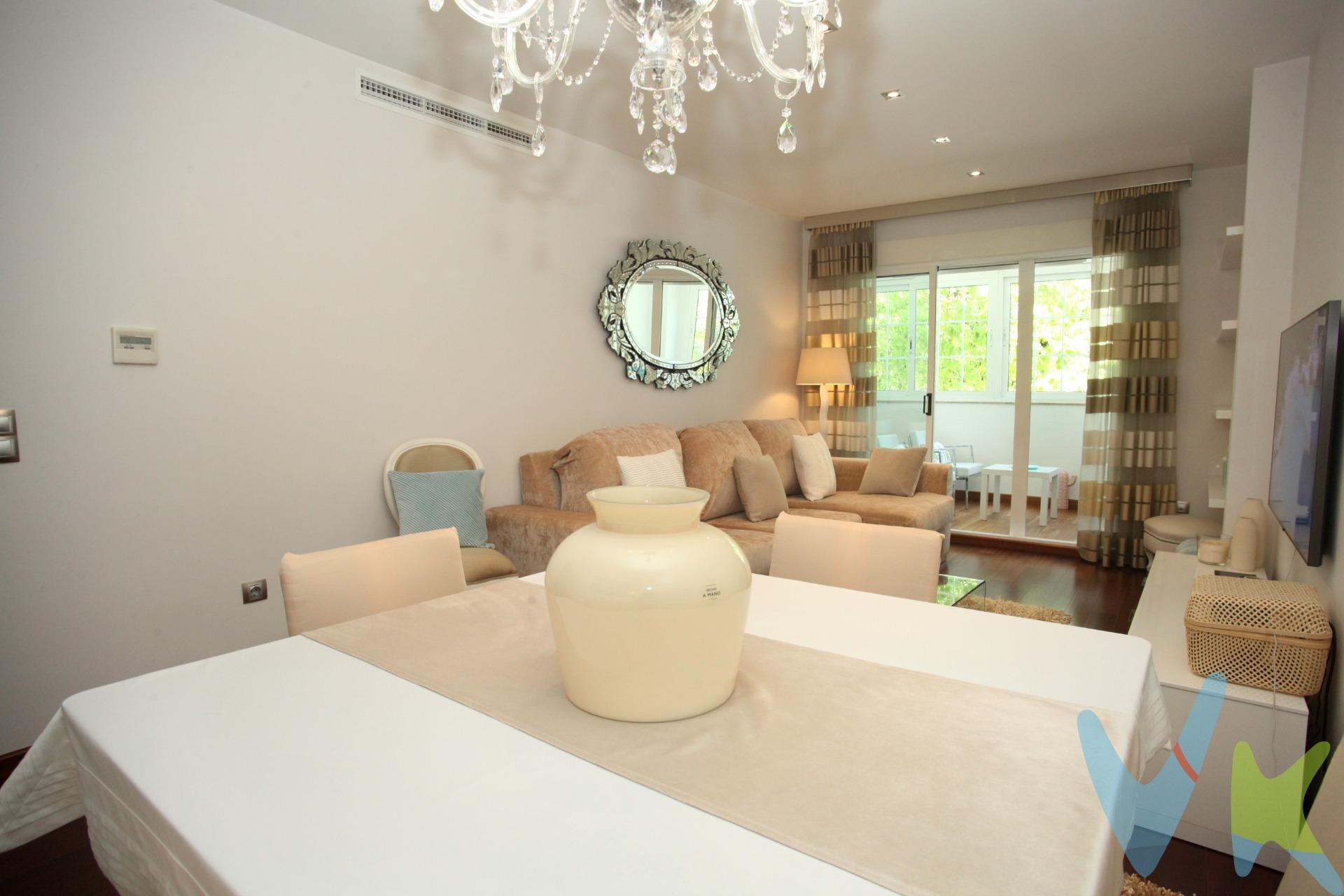 Calle Mariana de San Simeón. Descubre esta acogedora vivienda en Bétera, diseñada para quienes buscan comodidad, amplitud y calidad de vida en un entorno tranquilo y bien comunicado.  Características principales:. 120 m² construidos / 83 m² útiles. 2 dormitorios y dos baños, uno doble con baño en suite y otro sencillo. Amplio salón-comedor con acceso directo a terraza. Cocina independiente reformada y totalmente equipada. Caja fuerte de seguridad . Dos terrazas, una de ellas cerrada con cerramiento legal. Plaza de garaje incluida en el precio. Piscina comunitaria y zonas comunes. Orientación Este – luminosa y eficiente. Suelos de parquet, puertas modernas, baño actualizado. Ascensor y acceso sin barreras arquitectónicas. Vivienda vacía y disponible para entrega inmediata.  Ubicación privilegiada:. Situada en una zona residencial tranquila de Bétera, con todos los servicios a un paso:. A solo 765 m del metro. Centro de salud a 100 m. Supermercados, colegios y zonas verdes en el entorno.  Precio de venta: 265.000 €. Una oportunidad real de adquirir esta vivienda reformada con terraza, piscina y garaje en una de las zonas más demandadas del área metropolitana de Valencia. Por mandato expreso del propietario, comercializamos este inmueble en EXCLUSIVA, lo que le garantiza un servicio de calidad, un trato fácil, un proceso sencillo, rápido y sin interferencias de terceros. Por este motivo, se ruega no molestar al propietario, a los ocupantes de la propiedad, a los vecinos o conserjes del edificio o urbanización si los hubiera. Muchas gracias por su comprensión. Si Usted es agencia inmobiliaria y tiene un cliente para este inmueble, llámenos, estaremos encantados de colaborar en esta y otras operaciones. Gestión de Viviendas es una Agencia Registrada con el Nº 1.584 en el Registro Obligatorio de Agentes Inmobiliarios de la Comunitat Valenciana, según el DECRETO 98/2022, de 29 de julio, del Consell, por el que se regula el Registro de Agentes de Intermediación Inmobiliaria de la CV.  