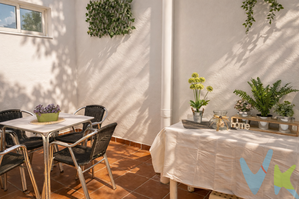 ¿BUSCAS UNA CASA CERCA DE LA PLAYA? Te ofrezco esta boita Planta baja de diseño que forma parte de una finca con cuatro viviendas, con entrada independiente, con una reforma integral de 2018, a unos 200 m. de una de las mejores playas de la comunidad valenciana y a 100 m. del centro del pueblo (Ayuntamiento y Mercado). Se distribuye en dos dormitorios dobles, dos baños, uno en la habitación principal, salón comedor con cocina abierta que da paso a un patio cubierto con zona de lavado. En la parte superior del edificio con entrada por escalera a pisos superiores, y acceso con escalera de poleas, hay un terraza comunitaria  y un trastero.El municipio cuenta con todas las comodidades para vivir durante todo el año con toda clase de servicios ( hospital, centros comerciales, cines...). Esta población esta próxima de los centros urbanos como Canet d´en Berenguer, Sagunto y a 23 Km de Valencia. .. . *Por mandato expreso del propietario, comercializamos este inmueble en exclusiva, lo que le garantiza el acceso a toda la información, a un servicio de calidad, un trato fácil, sencillo y sin interferencias de terceros. Si usted es agente inmobiliario y tiene un cliente para este inmueble, llámenos estaremos encantados de colaborar.. . El precio indicado no incluye gastos ni otros conceptos. A tal efecto, se informa que al referido precio habrá que añadirle los gastos propios de la transmisión inmobiliaria, entre los que cabe enumerar los siguientes: honorarios notariales, impuesto al que se encuentre sujeta la transmisión (Impuesto sobre el Valor Añadido o Impuesto sobre Transmisiones Patrimoniales y Actos Jurídicos Documentados, según el caso), gastos de inscripción en el Registro de la Propiedad y honorarios de intermediación de la agencia inmobiliaria (3%+iva).