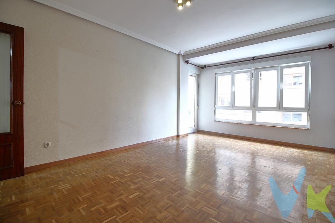  ¡Descubre tu hogar ideal en el corazón de Corvera en Avilés! Presentamos este magnífico piso en venta con plaza de garaje y opción a una segunda plaza por 12500 eros mas, perfecto para aquellos que buscan comodidad y conveniencia en una ubicación privilegiada.Esta propiedad, situada en la planta primera de un edificio con historia del año 1978, ofrece no solo una estructura sólida, sino también una sensación de hogar inquebrantable. Con una superficie útil de 89.31 metros cuadrados mas una amplia terraza, este espacioso piso es una verdadera joya en el mercado actual. Además, su área construida de 116 metros permite disfrutar de un diseño amplio e inteligente que maximiza cada rincón de espacio.Destacando con cuatro dormitorios, este hogar es ideal para familias que necesitan espacio o para aquellos que desean tener una oficina en casa y un cuarto de invitados extra. Las habitaciones son amplias y luminosas, beneficiándose de la generosa cantidad de luz natural que inunda cada uno de sus rincones. Esto proporciona un ambiente cálido y acogedor a lo largo del año.Una de las grandes ventajas de esta vivienda es su accesibilidad. Desde el ascensor del edificio, se tiene un acceso directo al piso, lo que hace que llegar a casa sea siempre una experiencia cómoda y sencilla. Además, este inmueble cuenta con plaza de garaje con opción a una segunda, lo que le da a usted tranquilidad de poder aparcar su vehículo con total seguridad y sin complicaciones.La conectividad de esta propiedad es inmejorable. Con el servicio de tren a tan solo unos pasos, trasladarse hacia otras ciudades es rápido y conveniente. Además, el acceso a diversas rutas de autobuses hace que moverse por la ciudad sea extremadamente fácil, permitiéndole disfrutar de todo lo que Avilés tiene para ofrecer.El entorno del piso ofrece todas las comodidades necesarias para una vida moderna. La cercanía a tiendas, restaurantes y zonas de ocio garantiza que siempre tenga a su disposición las mejores opciones para su día a día. Ya sea que desee disfrutar de una cena con amigos o simplemente pasear por el barrio, encontrará todo lo que necesita a poca distancia caminando.Este inmueble es una oportunidad excepcional para aquellos que buscan un espacio donde crear recuerdos inolvidables. La combinación de factor práctico y encanto estético hace de esta propiedad una opción a considerar seriamente. Si está en busca de un nuevo hogar que ofrezca espacio, ubicación y comodidad, no busque más. Esta es la oportunidad de adquirir una propiedad que no solo satisfará, sino que superará sus expectativas. Lo invitamos a visitar este piso y descubrir todas sus sorprendentes cualidades en persona. Estamos seguros de que quedará encantado con su nueva vida en Avilés. No pierda la ocasión de convertir esta propiedad en el hogar de sus sueños.Contáctenos hoy mismo para concertar una visita y emprender su próximo capítulo en este espléndido lugar. Le esperamos con las puertas abiertas a lo que podría ser su futuro santuario personal.Contamos con más de 35 años de experiencia acreditada y nuestro objetivo es garantizarle un servicio de compra humano, ético, de calidad, fácil y seguro. Nuestro equipo lo integran agentes con la titulación AIR (Agente Inmobiliario Registrado), somos CRS (Council of Residential Specialist) y API. (Agente de la Propiedad Inmobiliaria Colegiado nº248). Contamos con un seguro de Caución que nos permite garantizar el depósito de las cantidades entregadas por nuestros clientes.Te ayudamos con la financiación con las mejores condiciones hipotecarias hasta el 100%.Consulte en nuestras reseñas de Google lo que opinan los clientes que ya han trabajado con nosotros.Contacta hoy mismo para concertar una visita. No dejes pasar esta oportunidad de adquirir el hogar de tus sueños en una de las ciudades más atractivas y pujantes del norte de España. Estamos convencidos de que te encantará. ¡Esperamos verte pronto!EL PRECIO NO INCLUYE HONORARIOS DE INMOBILIARIA AL COMPRADOR DE 2% MAS IVA, IMPUESTO DE TRASMISIONES PATRIMONIALES, NOTARIA Y REGISTRO. 
