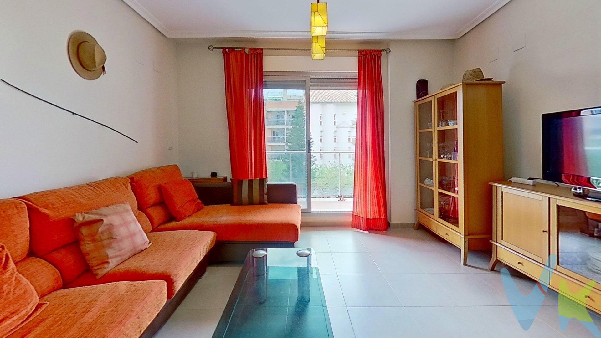 ¡Oportunidad única en Gandía!. Se vende encantador apartamento listo para entrar a vivir, situado en una segunda planta con ascensor. La vivienda cuenta con 2 dormitorios, un baño completo, y una moderna cocina office completamente equipada con todos los electrodomésticos. Se entrega totalmente amueblado, lo que lo convierte en una opción perfecta tanto para residencia habitual como para inversión vacacional. Disfruta de su luminoso balcón, ideal para relajarte al aire libre. ¿Lo mejor? Tendrás acceso a una espectacular piscina en la azotea, perfecta para los días de verano, con impresionantes vistas panorámicas de la ciudad. Ubicado en una zona tranquila y bien comunicada, con todos los servicios a mano y a tan solo unos minutos de la playa. 📍 No dejes pasar esta oportunidad. ¡Contáctanos para más información o para concertar una visita!. La descripción del presente inmueble e imágenes tienen mero carácter informativo y en ningún caso carácter contractual, pudiendo ser modificados por la inmobiliaria comercializadora sin que ello implique responsabilidad alguna frente a terceros. En el precio de venta a público, esta propiedad NO incluye los gastos de adquisición (Notario, registro, gestión, honorarios, etc…).