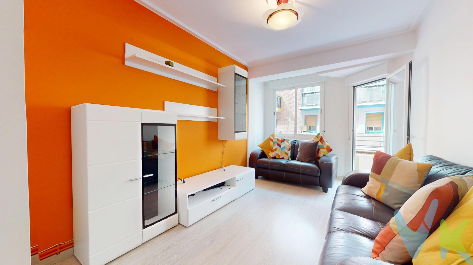 Te presentamos esta fantástica vivienda de 69 m2 útiles más terrazas en la conocida zona de calle Delicias, a un paso de avenida de Madrid, donde la comodidad de la ciudad y el confort del hogar se dan la mano. Este piso lo tiene todo para enamorarte desde la primera visita: totalmente reformado, listo para entrar a vivir y disfrutar desde el minuto uno. Originalmente contaba con 4 dormitorios y salón, pero actualmente se ha redistribuido para ofrecer espacios más amplios y luminosos, quedando en 3 estupendos dormitorios, un acogedor salón, cocina independiente, comedor y baño. ¿Lo mejor? Sus espacios exteriores 🌿. Cuenta con un balcón exterior a calle Delicias perfecto para disfrutar del ambiente del barrio, una galería abierta que aporta luz y ventilación, y una maravillosa terraza con acceso desde la cocina… ese rincón donde ya te imaginas desayunando al sol, organizando cenas de verano o simplemente desconectando después de un día largo. Y si aparcar es importante para ti, hay posibilidad de adquirir plaza de garaje opcional en calle Jaca. Se trata de un primer piso sin ascensor, ideal para quienes valoran una vivienda cómoda, práctica y con carácter. La ubicación es otro de sus grandes puntos fuertes: rodeado de comercios, supermercados, colegios, servicios y con varias líneas de autobús que conectan rápidamente con el resto de la ciudad. Una zona viva, consolidada y muy cómoda para el día a día. Un piso con alma. ¡Ven a verlo antes de que vuele! 🏡. **NOTA HISTÓRICA: La historia de Delicias data de principios del siglo XX. El barrio nace para albergar el aumento de población, sobre todo obrera, debido a la industrialización, con la implantación de empresas como Averly o Tudor. **El precio no incluye los gastos derivados de la compraventa, ni impuestos ni Registro.Tampoco los honorarios de la agencia por la gestión, asesoramiento..