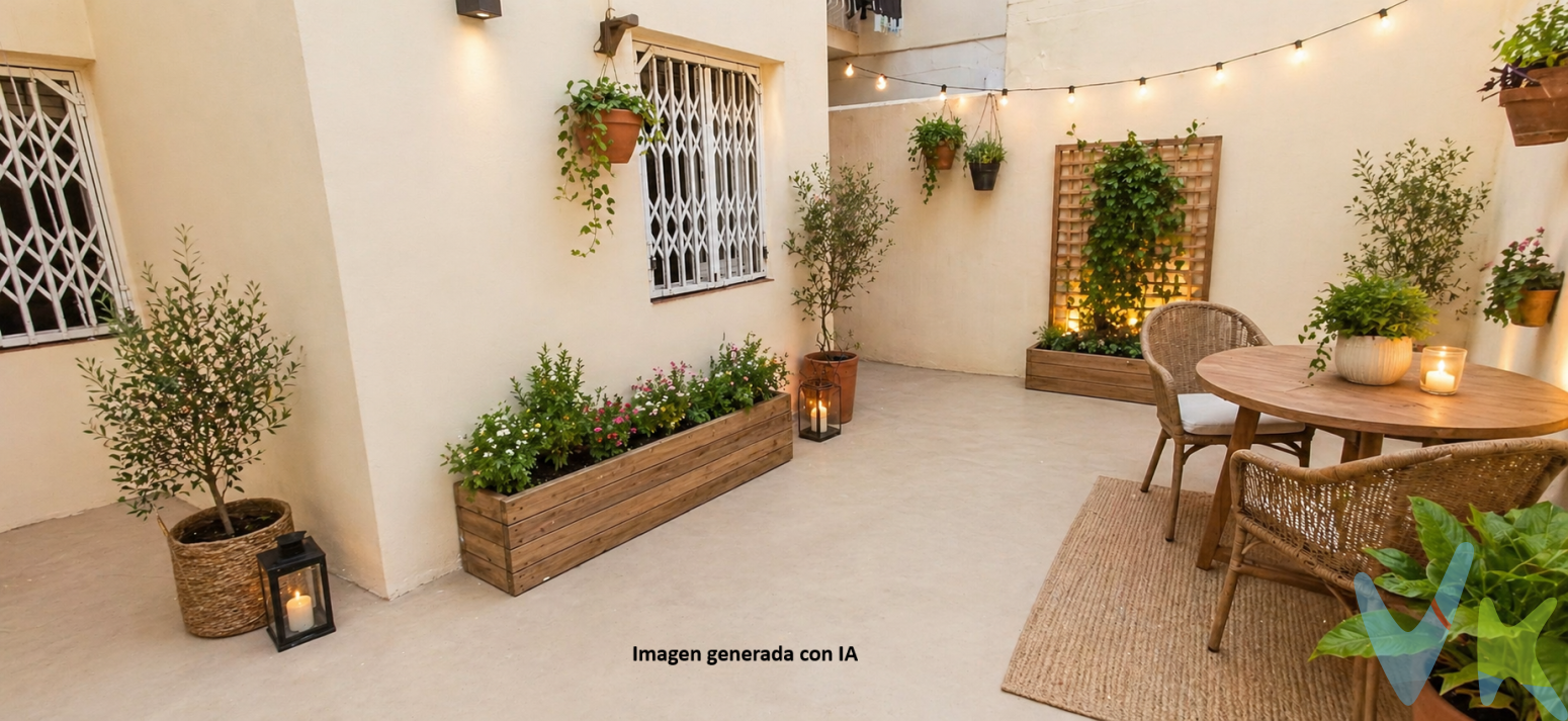 Se ofrece en venta acogedor piso de 3 habitaciones, ideal tanto para familias como para inversores que buscan una propiedad con gran potencial. La vivienda cuenta con una distribución práctica y funcional, compuesta por una habitación doble amplia y luminosa, y dos habitaciones individuales perfectas como dormitorios adicionales, despacho o zona de estudio.Uno de los grandes atractivos de este inmueble es su espaciosa terraza, un valor añadido difícil de encontrar, ideal para disfrutar del aire libre, organizar comidas, crear una zona chill-out o incluso un pequeño jardín urbano. La vivienda se sitúa en una planta baja dentro de una finca sin ascensor, lo que facilita el acceso y aporta comodidad en el día a día.El piso ha sido reformado, incorporando suelos de parquet que aportan calidez, ventanas de aluminio tipo climalit combinadas con madera que mejoran el aislamiento térmico y acústico, así como una cocina y baño actualizados con un estilo moderno y funcional.La ubicación es excelente, justo al lado de la salida de metro L4 ?EUR? Via Júlia, lo que garantiza una conexión rápida y eficiente con el resto de la ciudad. Además, la zona dispone de múltiples líneas de autobús, comercios, servicios y todo lo necesario para una vida cómoda.Una oportunidad perfecta para quienes valoran la combinación de ubicación, confort y espacio exterior.Resumen de características:3 habitaciones (1 doble + 2 individuales)Gran terraza privadaPlanta baja sin ascensorPiso reformadoSuelos de parquetVentanas de aluminio climalit y maderaCocina y baño actualizadosExcelente ubicación junto a metro L4 ?EUR? Via JúliaBuenas conexiones de transporte públicoIdeal para familias o inversiónLocalización de inmuebles ?EUR? C/Joaquim Valls Estado del inmueble - Buen estado Superficie útil - 49m2, Según Catastro Superficie construida - 53m2, Según Certificada eficiencia energética - G - 264 KW y F - 56 kg  Cedula - CHB02029626** API 3536 AICAT 11998Ofrecemos acompañamiento en todo el proceso de compra-venta para que nuestros clientes se sientan bien asesorados. Desde la primera visita para encontrar Tu hogar que se ajuste a tus necesidades, la negociación de precios, contratos, Escritura. También estamos presente en los extras que conllevan una compra como, búsqueda de financiación y profesionales para las reformas que su nueva vivienda pueda necesitar.   HONORARIOS DE LA INMOBILIARIA INCLUIDOS EN EL PRECIO DE VENTA *** gastos de compra venta no incluidos en el precio -para más información sobre gastos consulta la web gencat.cat *** El mobiliario que aparece (si apareciera) en las fotografías no se encuentra incluido en el precio de venta salvo que lo aclare en la descripción.