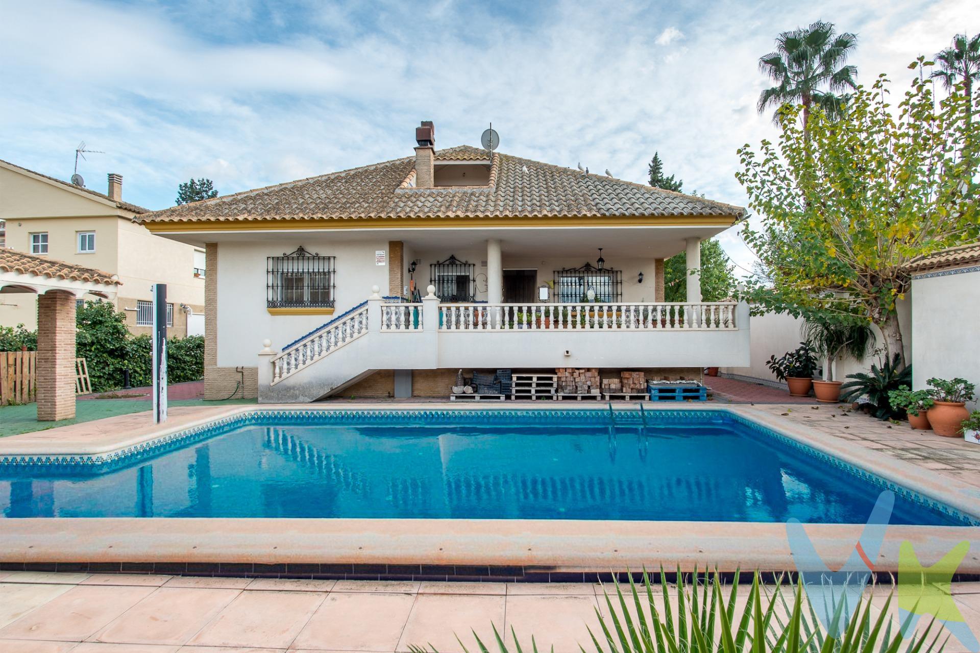 Crea el hogar que siempre has soñado en este impresionante chalet situado a poco más de cinco minutos de grandes avenidas como Juan de Borbón, o la Plaza de los Cubos, al mismo tiempo que nos aporta la tranquilidad y el sosiego de su enclave. Dentro de una parcela de más de 800 metros cuadrados se dispone una grandiosa piscina con junto a una gran zona de barbacoa  y cuarto de baño exterior donde disfrutar de momentos especiales en familia, con amigos, o para recrearse en la intimidad y sosiego que proporciona este espacio privilegiado. Los mas de 250 metros útiles con los que cuenta la vivienda principal se distribuyen diferenciando de una forma práctica la zona de día y la de noche; un amplio salón comedor que comunica directamente con el porche de la entrada principal, con una zona donde el sol de la mañana inunda el espacio, y que preside una chimenea para disfrutar en noches de invierno, y otra zona de comedor, estratégicamente comunicada con la cocina, desde la cual podemos salir directamente al porche posterior y a la zona de piscina. Tres amplísimos dormitorios todos ellos con amplios ventanales que comunican con la zona exterior y que dotan de muchísima luz natural a toda la planta baja, y dos cuartos de baño  completan esta planta. Por la escalera que separa ambas zonas de día y noche accedemos a la planta superior, con una buhardilla  totalmente diáfana de casi 40 metros cuadrados, complementada con otras tres habitaciones  de unos 11 metros cuadrados cada una de ellas, habilitadas para diferentes usos (sala de juegos, despacho, trastero..) además de un cuarto de baño que dota de todo lo necesario a esta planta superior para contar con casi una segunda vivienda  dentro de la principal. Un solárium que da a la zona de la piscina completa esta planta. En la planta sótano, de casi 200 metros cuadrados, tenemos espacio suficiente para infinidad de posibilidades y que los desarrolles de acuerdo a tus necesidades, además de sobrar espacio para garaje de múltiples vehículos. Calidades de primera, entorno natural, grandes espacios..que más quieres saber? llama y pregúntanos!. Para terminar, te queremos comentar algo: ¡Descubre una aventura inmobiliaria que combina calidad, pasión y profesionalidad! La confianza que los propietarios han depositado en nosotros es un testimonio de nuestro compromiso en brindarte un servicio excepcional. Aquí viene el detalle especial: al contactarnos directamente, evitarás molestarlos, nosotros seremos tus intermediarios y te proporcionaremos toda la asistencia necesaria. Estamos aquí para facilitarte la documentación e información que requieras, y te prometemos un trato cálido y sin complicaciones. Te informaremos detalladamente de todos los aspectos, incluyendo gastos de la compra y honorarios de agencia que no están incluidos en el precio, para garantizar tu comodidad y tranquilidad durante todo el proceso. Esa es nuestra esencia, proporcionarte #Calma: “Estado ideal de tranquilidad que tendrás al comprar tu casa con nosotros”. Queremos que sepas que tanto la descripción del inmueble como las imágenes que ves son valiosas referencias informativas, en ningún caso tienen carácter contractual. Asimismo, el precio ha sido designado por la propiedad y no sería vinculante hasta que se formalice en contrato de compraventa. * ¡Oye, agente inmobiliario! Si estás leyendo este texto y te gusta, te desafiamos a ser creativo y sorprendernos con una adaptación original. ¡Nada de copiar y pegar, queremos ver tu ingenio en acción! Así que prepárate para darle un toque único y cautivador a estas palabras. Estamos ansiosos por ver cómo le das vida a este mensaje con tu propia magia inmobiliaria. ¡Adelante, demuéstranos de qué eres capaz!