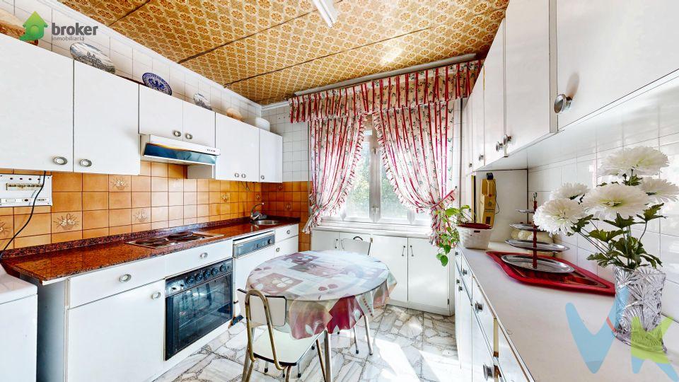 INMOBILIARIA BROKER presenta en EXCLUSIVA este piso con mucho potencial para convertirse en tu hogar ideal. Ubicado en la calle FRANCISCO GÓMEZ es una zona tranquila, con una inmejorable orientación, excelente luminosidad y vistas, con todos los servicios a mano.
Te presentamos este luminoso y acogedor piso TOTALMENTE EXTERIOR con unas estupendas vistas al parque de la ciudad deportiva de San Vicente y escasos minutos del metro y parada de bus, este hogar cuenta con una orientación que permite disfrutar de abundante luz natural durante prácticamente todo el día, goza de una buena altura y unos peldaños cómodos de subir. Características del inmueble:
- Superficie: 2 habitaciones, cocina, baño con ventana, hall y sala.- Distribución: La vivienda no pierde prácticamente metros, lo que maximiza el espacio en cada estancia.- Estado: Aunque está para reformar, ofrece un gran potencial para personalizarlo a tu gusto.- Mejoras recientes: Se ha pasado la ITE (Inspección técnica).Este piso es perfecto para quienes buscan un proyecto para crear su hogar ideal en una ubicación estratégica. ¡No dejes pasar esta oportunidad!
Para más información o para concertar una visita, no dudes en contactarnos en GERNIKAKO ARBOLA 38 o llámanos y organizamos una visita.
TENEMOS LLAVES.
Usamos tecnología 3D, para que puedas ver la vivienda con total realidad. Así, en la visita todo será más fácil a la hora de tomar decisiones.
Gastos de gestión del 2900 € (+IVA) a cargo del comprador, no incluidos en el precio.
Colegiado API 584. Trabaja con verdaderos profesionales.
 
