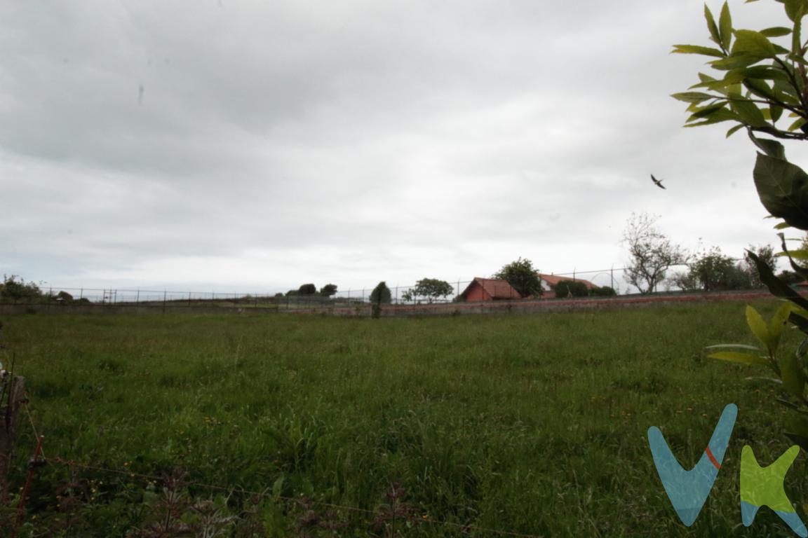 Parcela no edificable totalmente llana de 2.697 metros en Quintueles. Acceso hasta la finca en coche por carretera asfaltada. Poste de la luz pegado a la finca. Cercana  a playas y a 12 min de Gijón. ¿ Quieres pasar momentos al aire libre con tu familia, tus amigos, tener tu rincón para relajarte en tu huerto? LLamame para informarte o concretar una visita .