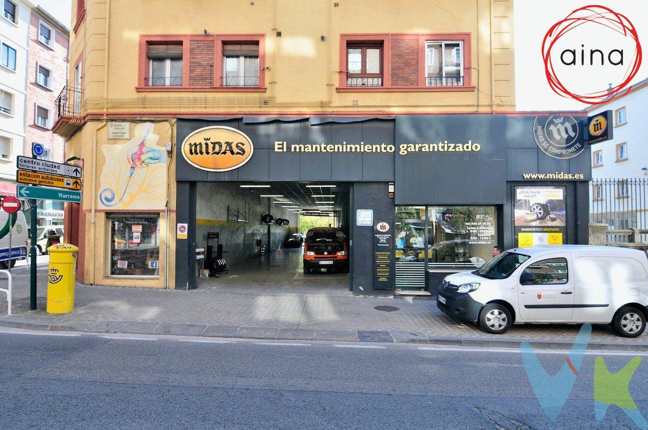 Situado en avda Zaragoza 49 en pleno acceso a Pamplona centro, se vende este estupendo local comercial en rentabilidad. Es un local alquilado a taller mecánico de Midas desde hace mucho años, y con contrato en vigor.  El local tiene unos 440 m2 en planta. Tiene entrada por la Avda Zaragoza y por la calle travesía Rio Urrobi.  ¡¡Rentabilidad muy buena!!.  No dude en consultar. Información personal en oficina.  .  Datos meramente informativos, sin valor contractual. Impuestos y gastos de transmisión no incluidos.